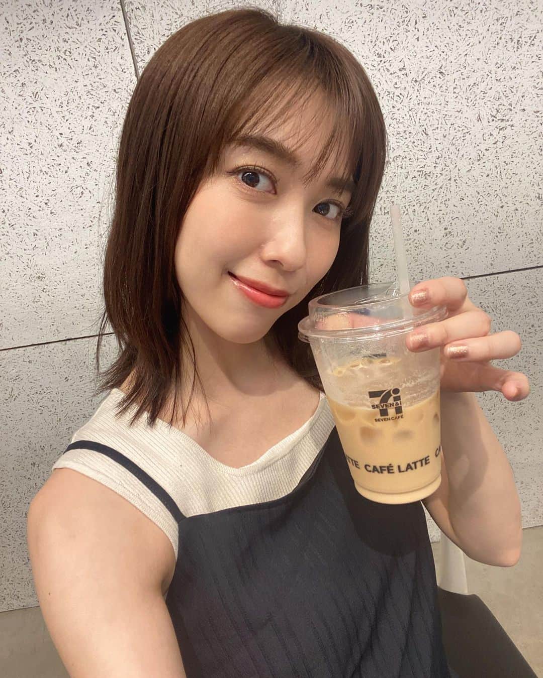 秦瑞穂のインスタグラム：「.  皆さん台風、雨は大丈夫ですか？ 情報を見て早めの行動を！ 気を付けて過ごしてくださいね！  .  #秦瑞穂 #follow #me #followme #japanesegirl #asiangirl #japan #tokyo #粉我 #偶像  #フォロー #フォローミー #ポートレート #写真  #被写体 #selfie #gn」
