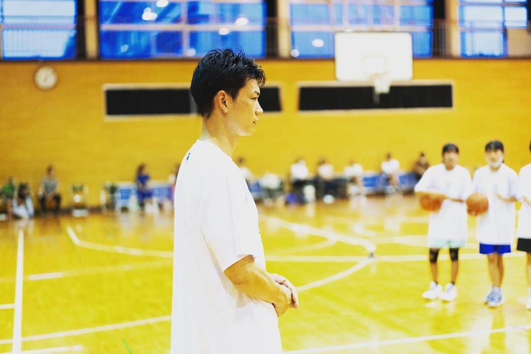 石井講祐のインスタグラム：「🏀☂️🏀」