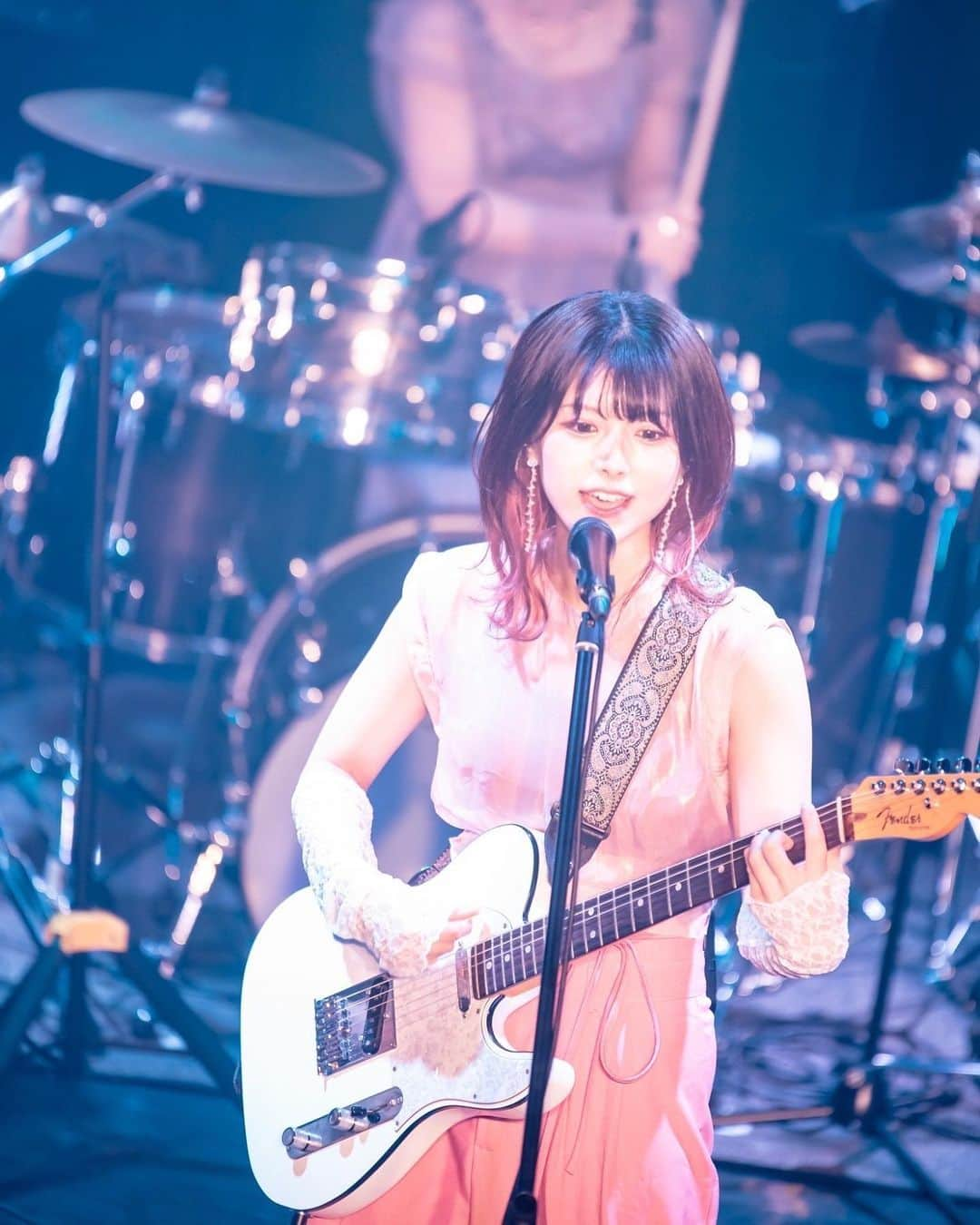 森脇加奈子のインスタグラム：「時差pink💗  Faulieu. Presents " RPG " ep.4 at 六本木unravel tokyo  photo by @okkytree   #Faulieu #band #girlsband  #rock #rockband #musician #show #live #livephotography #photogaphy #vocal #guitarvocal  #guitarist #guitarplayers #guitar #telecaster #Fender #Fenderamerican #japanese #japanesegirl  #tagsforlikes #followme #tfl  #일본 #팔로우미 #粉我」