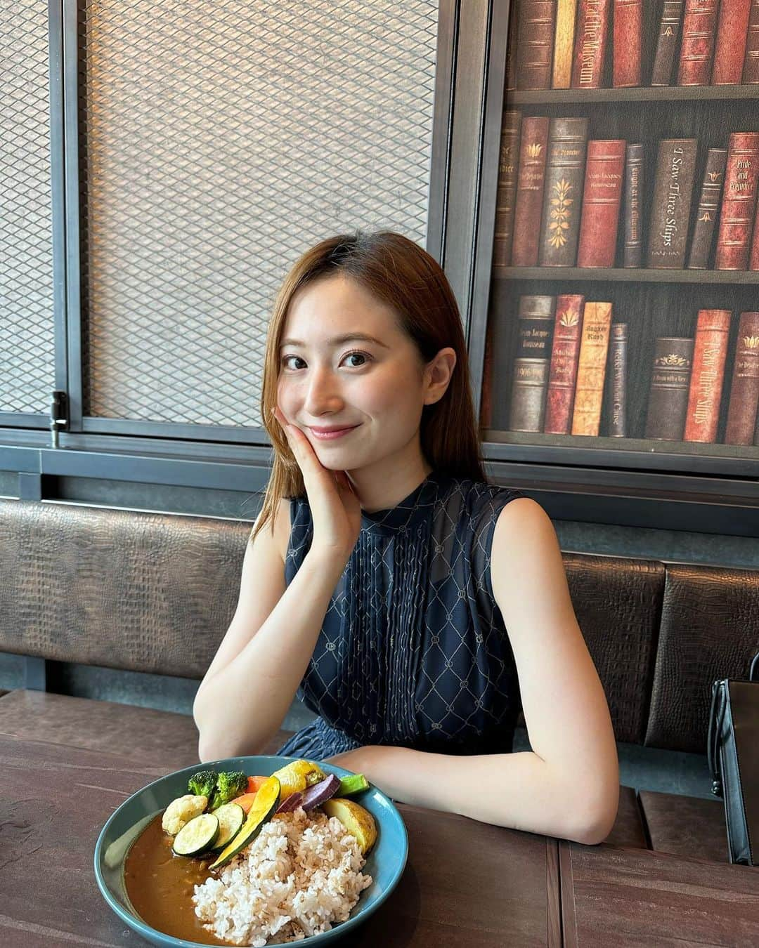 TakeuchiAyaka のインスタグラム：「夏休み第一弾🌻 カレー本当に美味しかった…🍛🥦」