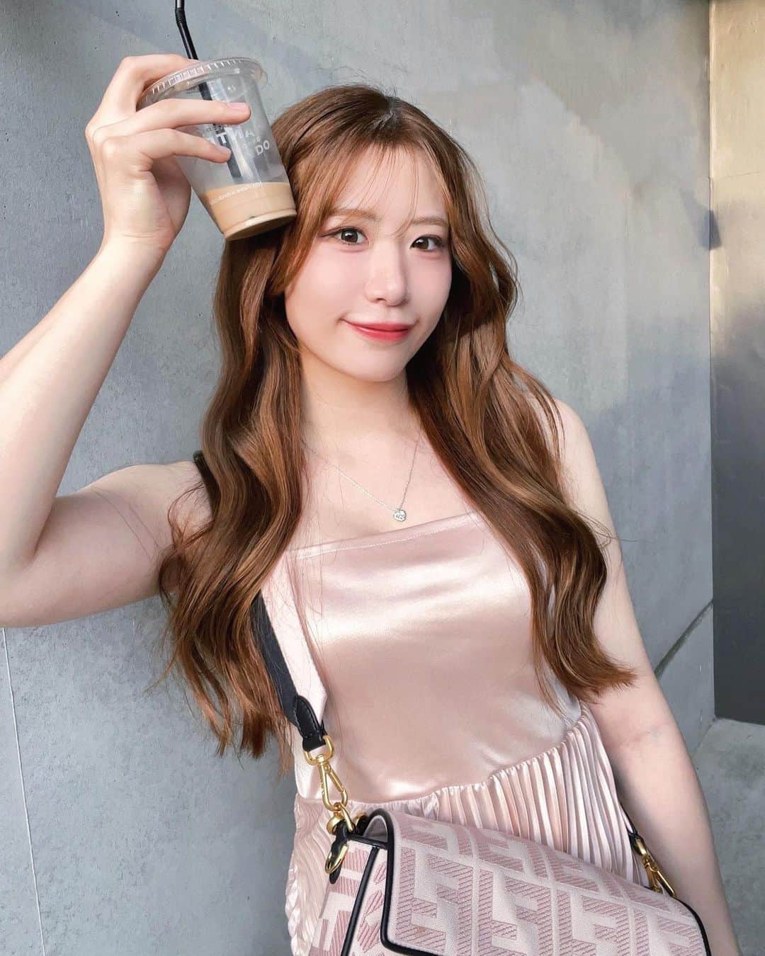 AKARIのインスタグラム：「今日の夕方さんぽ🌆💞」
