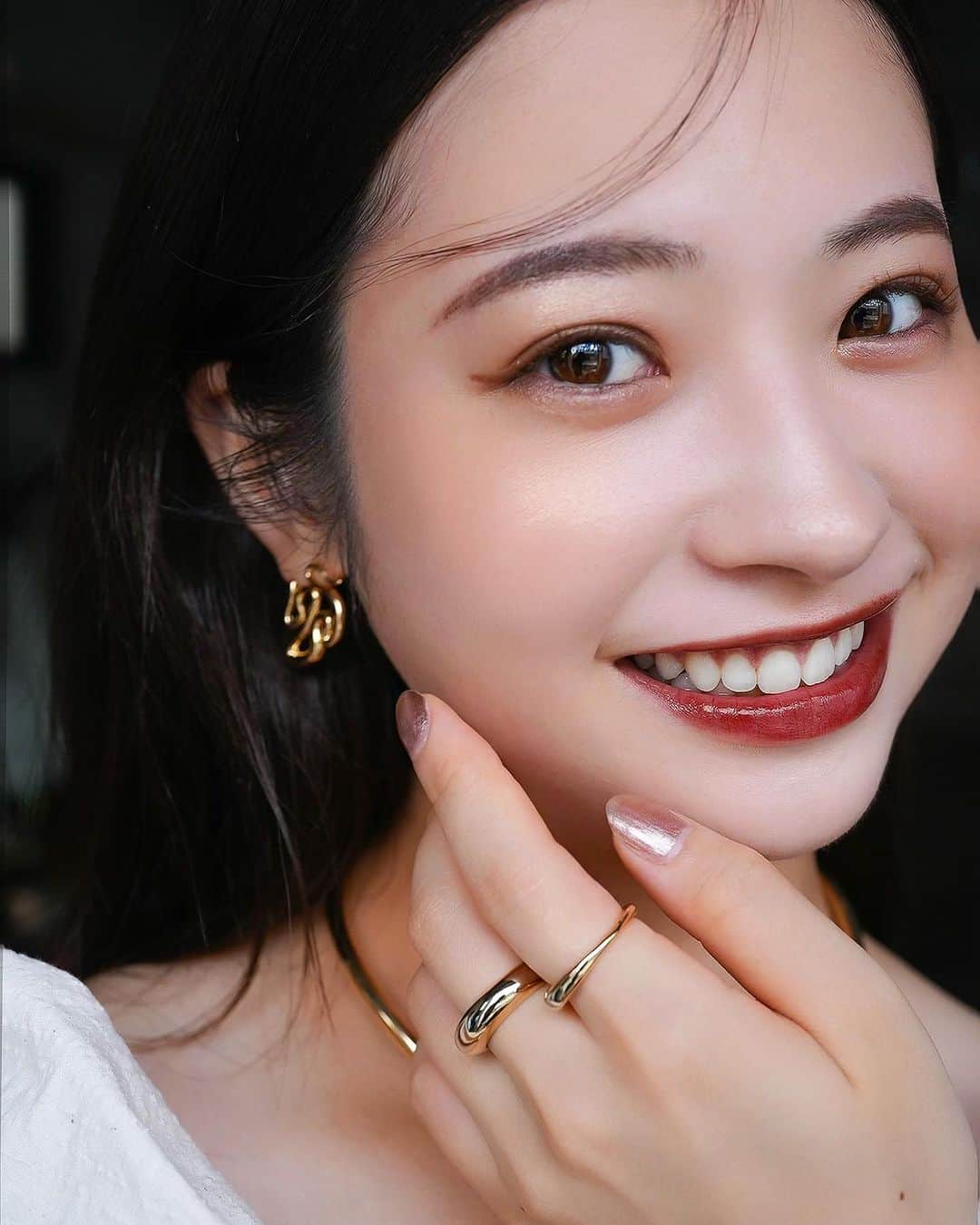 谷口翠彩のインスタグラム：「𝐑𝐌𝐊 𝟐𝟎𝟐𝟑 𝐀𝐮𝐭𝐮𝐦𝐧 “𝐋𝐨𝐯𝐞 𝐌𝐨𝐧𝐨𝐜𝐡𝐫𝐨𝐦𝐞” @rmkofficial   モノクロマティックなモダン  スモーキーアイ。  sensual lady🌹💄  used item 🎨  ⚫︎eye： @rmkofficial  シンクロマティックアイシャドウパレット 01 ソフト スポット  ⚫︎eyeliner :  @rmkofficial  アイディファイニングペンシル02, EX-02  ⚫︎cheek :  @rmkofficial  ピュア コンプレクション ブラッシュ02 ディフューズド アンバー  ⚫︎highlight： @suqqu_official  メルティングパウダー ハイライター 101  ⚫︎mascara： @uneven_jp  カラーリングマスカラcm-14ストレイタムブラウン  ⚫︎lip:  @narscosmeticsjapan  アフターグローセンシュアルシャインリップスティック 225# SHOW OFF  . . . .  #みどめいく#みどへあめいく #rmk#rmkネイルポリッシュ#rmkリップ#新作コスメ#秋メイク#suqqu#suqquチーク#rmkアイシャドウ#nars#narscosmetics#ナーズ#アフターグロー」