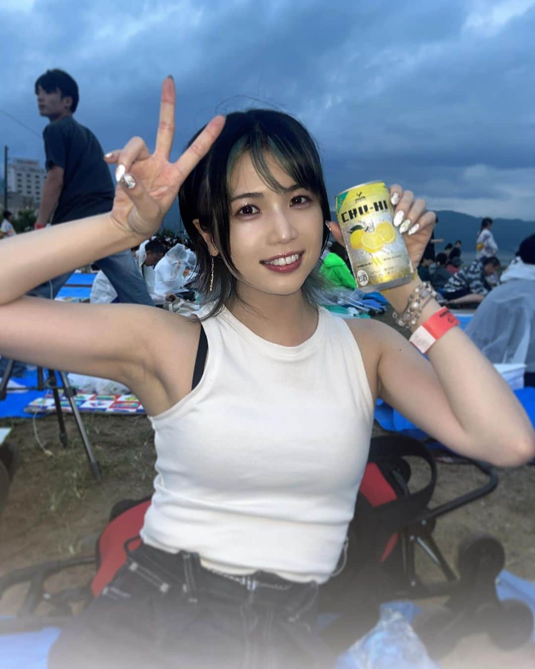 胡桃沢まひるさんのインスタグラム写真 - (胡桃沢まひるInstagram)「花火大会に行ってきた🎇 お酒はやっぱり手放せないやい♡  雨降らなくて本当に良かった🥺 今度動画で花火のお裾分けするねっ (髪の毛色落ちだいぶした)  #instalike #insagood #followforfollowback #follwme #japan #japanese #cosplay #cosplaygirl #cosplayer #japanesegirl #4llowme  #諏訪湖 #諏訪湖花火大会 #諏訪湖祭湖上花火大会 #諏訪湖花火 #チューハイ #アルコール」8月15日 22時31分 - mahiru104