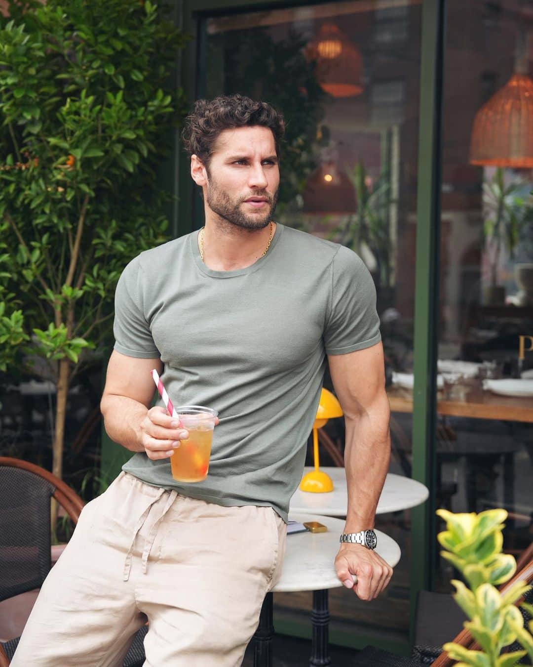 のインスタグラム：「My summer drink is peach iced tea 🍑」