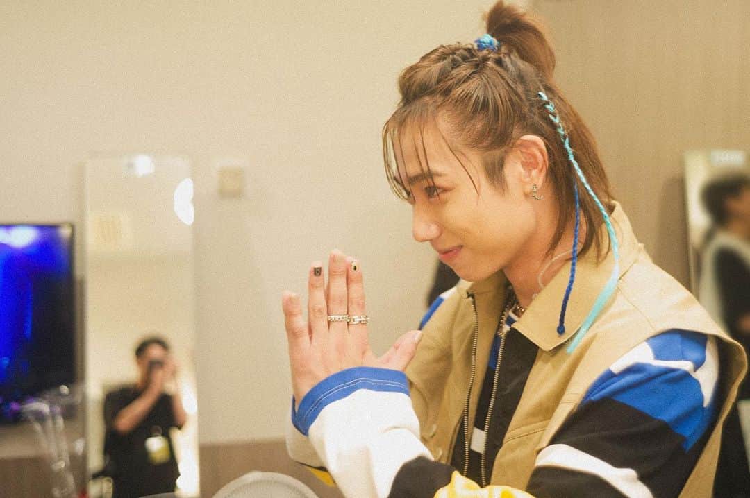のインスタグラム：「Backstage📸  2023.8.14 [TOKYO] Zepp Haneda MAZZEL 1st Fan Meeting -Play at the MUZEUM-  Photo by Hiroki Tsuda  #MAZZEL #SEITO  #Play_at_the_MUZEUM」