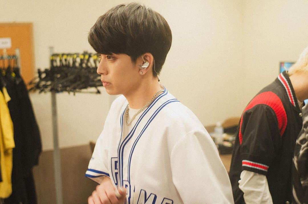 のインスタグラム：「Backstage📸  2023.8.14 [TOKYO] Zepp Haneda MAZZEL 1st Fan Meeting -Play at the MUZEUM-  Photo by Hiroki Tsuda  #MAZZEL #EIKI  #Play_at_the_MUZEUM」