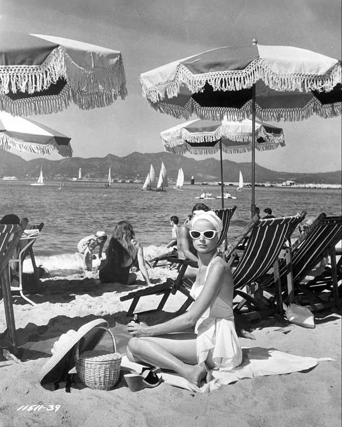 オリバーピープルズのインスタグラム：「Seaside in Cannes with #GraceKelley, 1955. #OPInspiration」