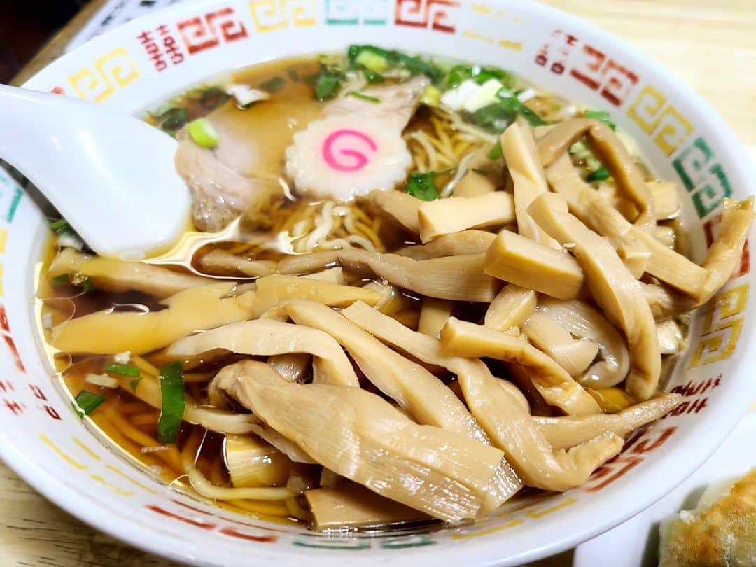 松本康太さんのインスタグラム写真 - (松本康太Instagram)「『メンマラーメン』  国府津駅前にある「餃子ショップ」という中華料理さんの一品！　  昔ながらのラーメンの味o(^o^)o  #メンマ#ラーメン#メンマラーメン#国府津#餃子ショップ#レギュラー松本#あるある探検隊」8月15日 22時39分 - aruarutankentai.matsumoto