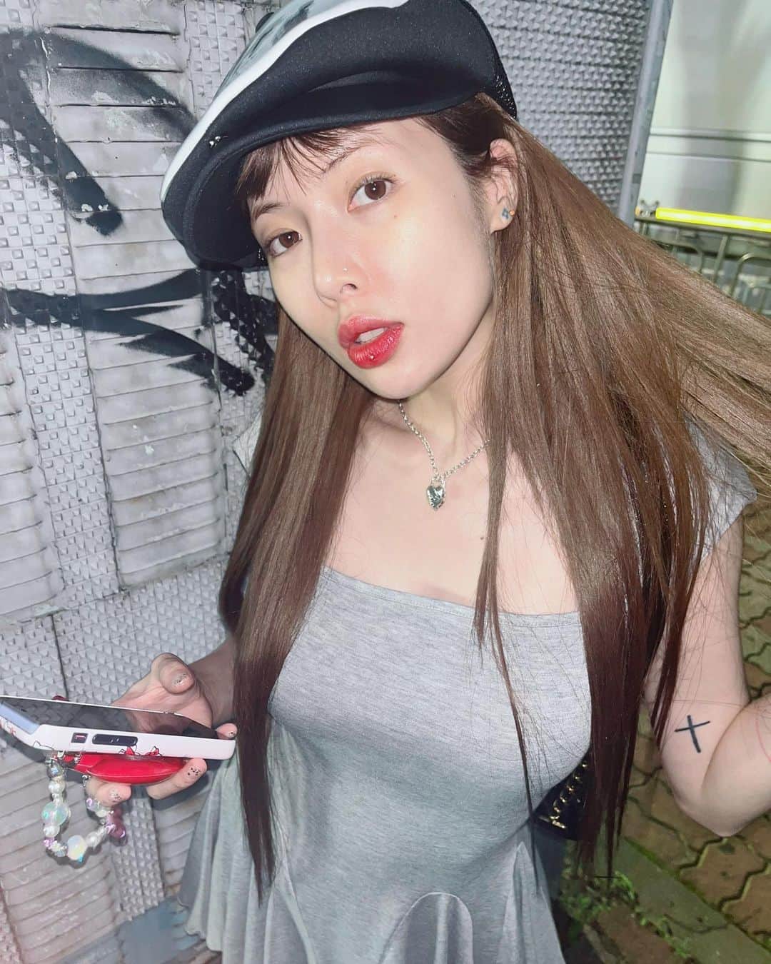 ヒョナ のインスタグラム：「🤍✨」