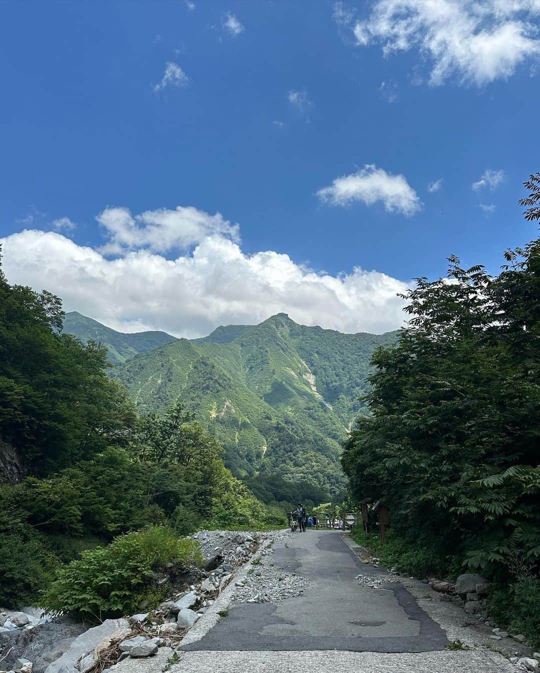 Asano Minamiさんのインスタグラム写真 - (Asano MinamiInstagram)「今年も @go_girrrl のみんなで群馬県の水上へ！ GOGIRLのプログラムで1番好きな行事❤️  今年は暑くて谷川岳を走って登るのもしんどかったけど、キャニオンズの川のアクティビティでみんなクールダウンできたかな☀️  どの季節に行っても最高なみなかみ！ みんなと行けて楽しかった🫶  いつも本当にありがとうございます☺️ @enjoyminakami」8月15日 23時02分 - minami_asano