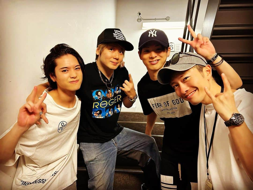 和田泰右さんのインスタグラム写真 - (和田泰右Instagram)「『ヒプノシスマイク -Division Rap Battle-』Rule the Stage《Rep LIVE side Rule the Stage Original》 豪さんが繋げてくれた夢のような瞬間の連続 豪さんからいただいた一言一言全部胸に刻みながら☆  Next  『ヒプノシスマイク -Division Rap Battle-』Rule the Stage -Battle of Pride 2023-  ⁡#植木豪  #ヒプノシスマイク #ヒプステ #オリジナルディビジョン  #NorthBastard #鬼瓦ボンバーズ #糸の会 #道頓堀ダイバーズ #D4 #D.D.B #アサクサ #鬼ボン」8月15日 23時13分 - taimigi