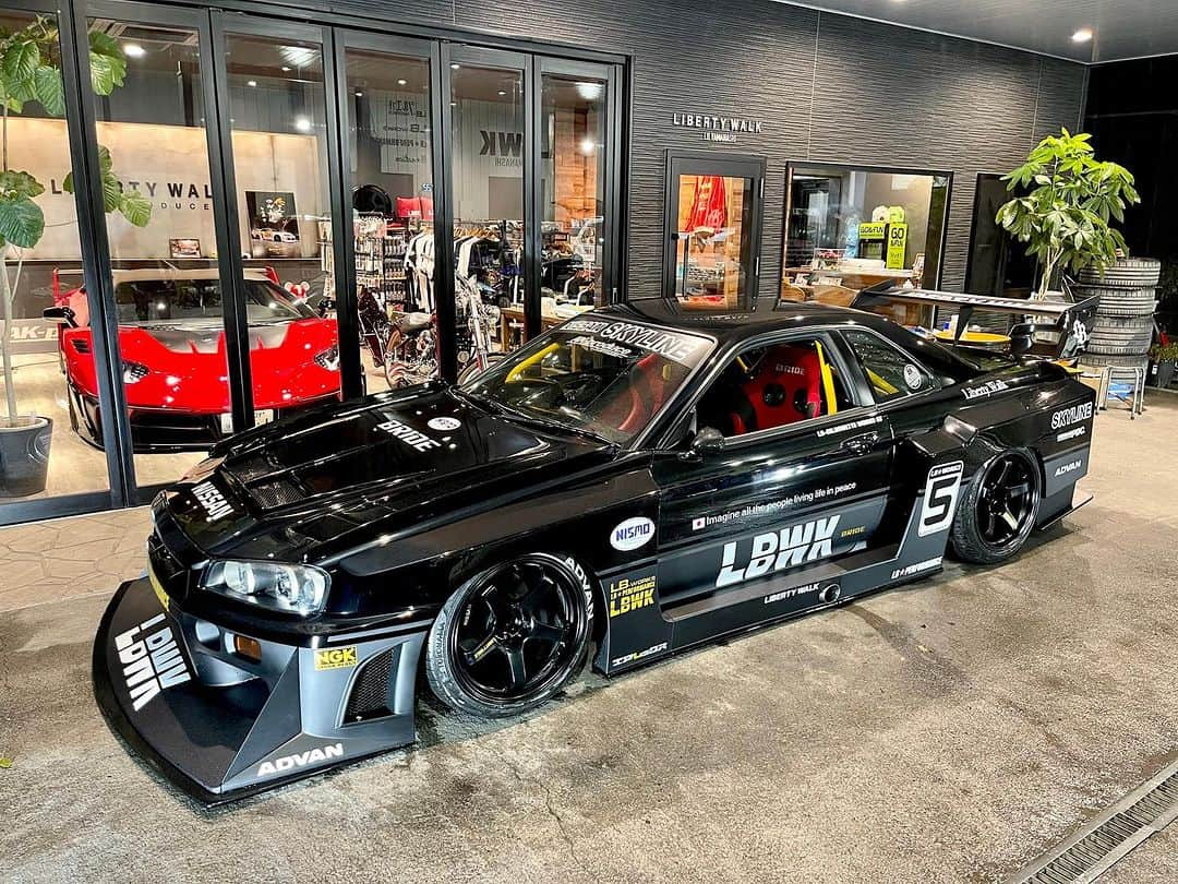 Wataru Katoさんのインスタグラム写真 - (Wataru KatoInstagram)「LB⚡️ silhouette works nissan black skyline er34 @libertywalk_tokyo_harajuku  @libertywalk_kanto  @nissan @minigtofficial  @hotwheelsofficial  @tone_japan  @liquimoly  @yokohama.rubber_jp  #libertywalk #libertywalkkato  #lbworks #lbwk #libertywalktokyo #nissan #nissanskyline  #skyline  #stance #stancenation #yokohamatire #minigt #hotwheels  #minigt #nissangtr #gtr #libertywalkeu  #fuelfest  #jdm#jdmcars  #custom#customcar」8月15日 14時37分 - libertywalkkato