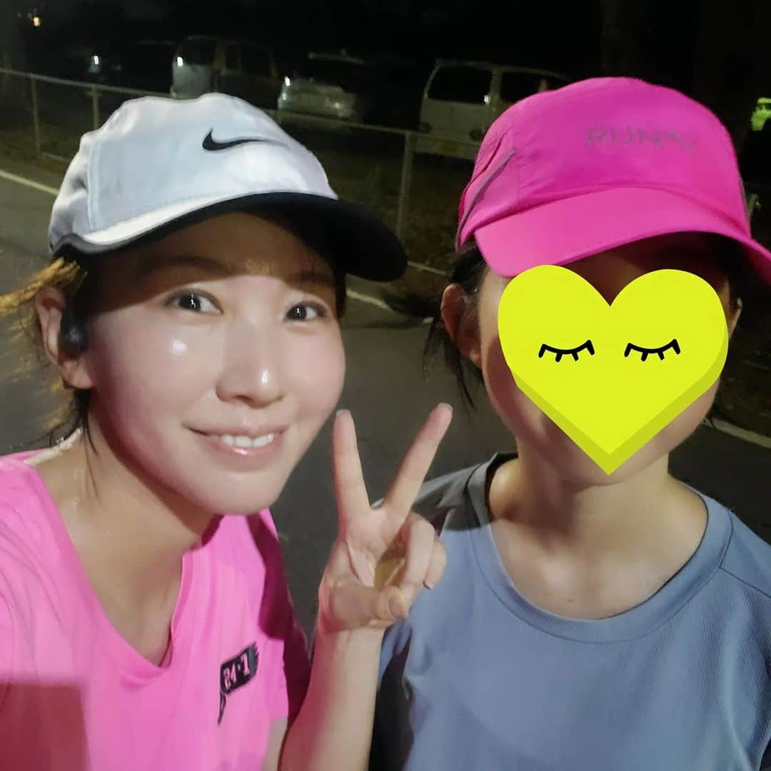 水野友貴さんのインスタグラム写真 - (水野友貴Instagram)「小学校６年生の姪っ子とジョギング🏃‍♀️ 1㎞歩いて1㎞走る。 1㎞歩いて1㎞走る。 500m歩いて1.5㎞走る。 最後に500m歩いて🔚 合計3.5㎞RUN！ 小学生の体力恐るべし‼️ そしてねえねの身長を小６で超える。 姉と父が高いので、かなり身長高くなりそう。 羨ましい。  #姪っ子love #叔母バカ #マラソン初心者 #ジョギング初心者 #ジョギング女子 #marathon #ランニング初心者と繋がりたい #ランニング #running #run #jog」8月15日 14時44分 - mizunoyuuki