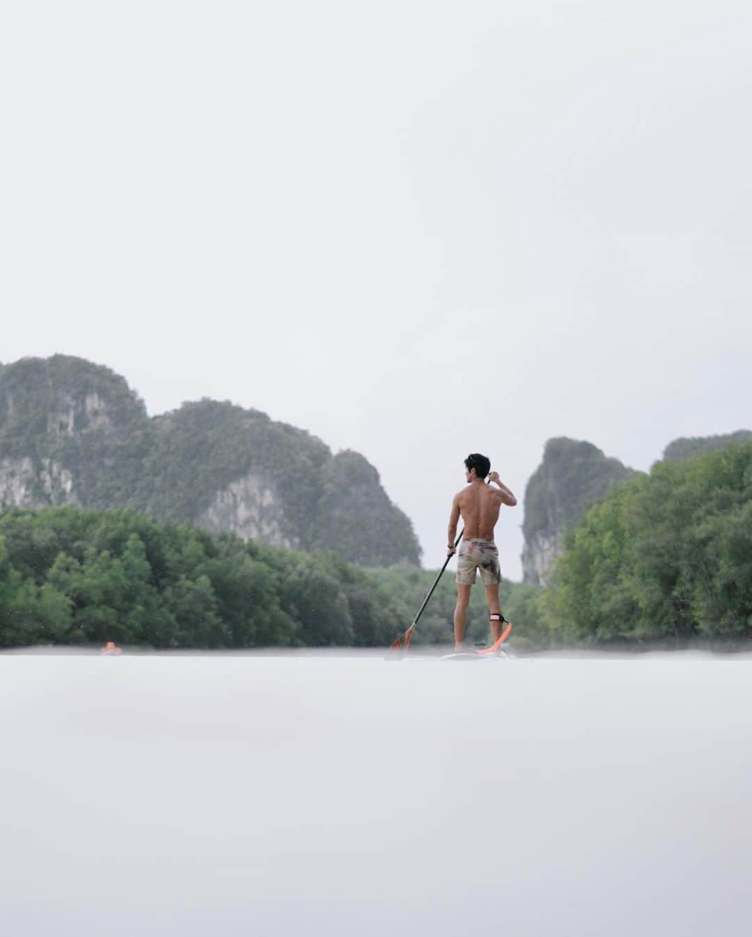 八代健さんのインスタグラム写真 - (八代健Instagram)「Cruising around Phannga Bay :)  #HydroConquest #LonginesThailand  #Phangnga #Standuppaddle Lens @maxmillionx」8月15日 15時03分 - kenyashiro