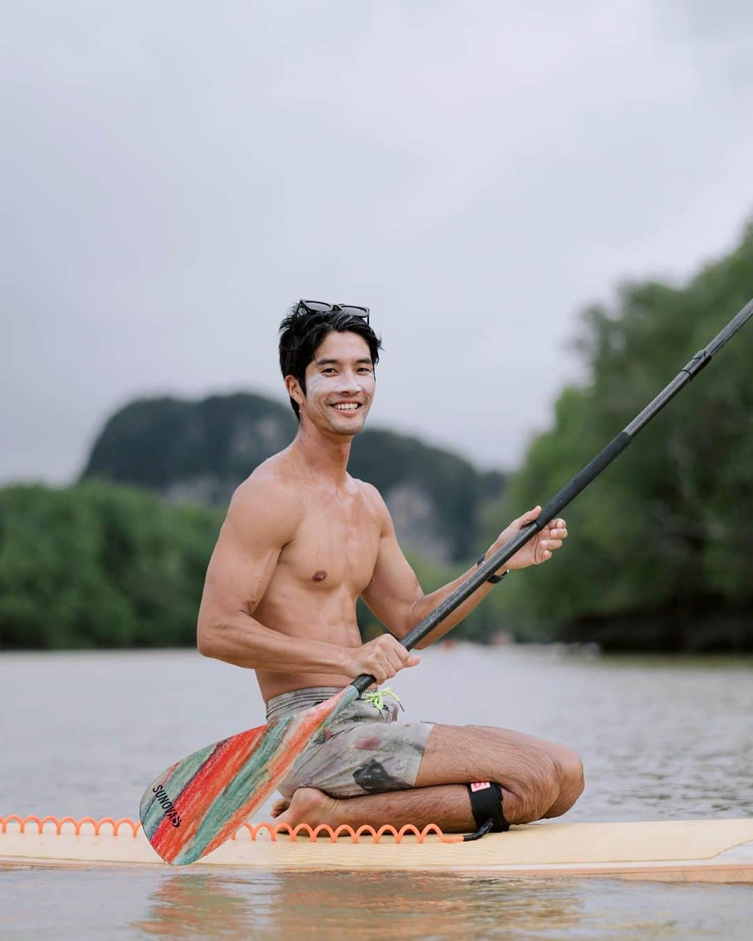 八代健のインスタグラム：「Cruising around Phannga Bay :)  #HydroConquest #LonginesThailand  #Phangnga #Standuppaddle Lens @maxmillionx」