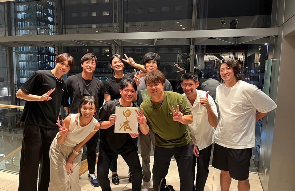 高橋大樹さんのインスタグラム写真 - (高橋大樹Instagram)「野球してきました😄  相変わらず容赦ないイジリで楽しかったです笑  横山さんお疲れ様でした、このイベントを開催するために色々準備があってかなり大変だったと思います。ゆっくり休んでください🫡  来てくれたら皆さんありがとうございました😊  #広島カープ#横山弘樹さん#大野豊さん#達川光男さん #天谷宗一郎さん#今村猛さん#船越涼太さん#松浦耕大さん#戸田隆矢さん#齊藤悠葵さん#大島崇行さん #安部友裕さん#木村聡司#さいねい龍二さん#佐藤寿人さん#アンガールズ山根さん#中田廉さん#中村恭平さん#古田ちさこさん#小泉勇人さん#極楽とんぼ山本さん#佐々木りょうさん#佐竹さん#島谷ひとみさん#ギース尾関さん #肩誰か治してください笑 #また集まれたらいいですね」8月15日 15時08分 - honkonahaha