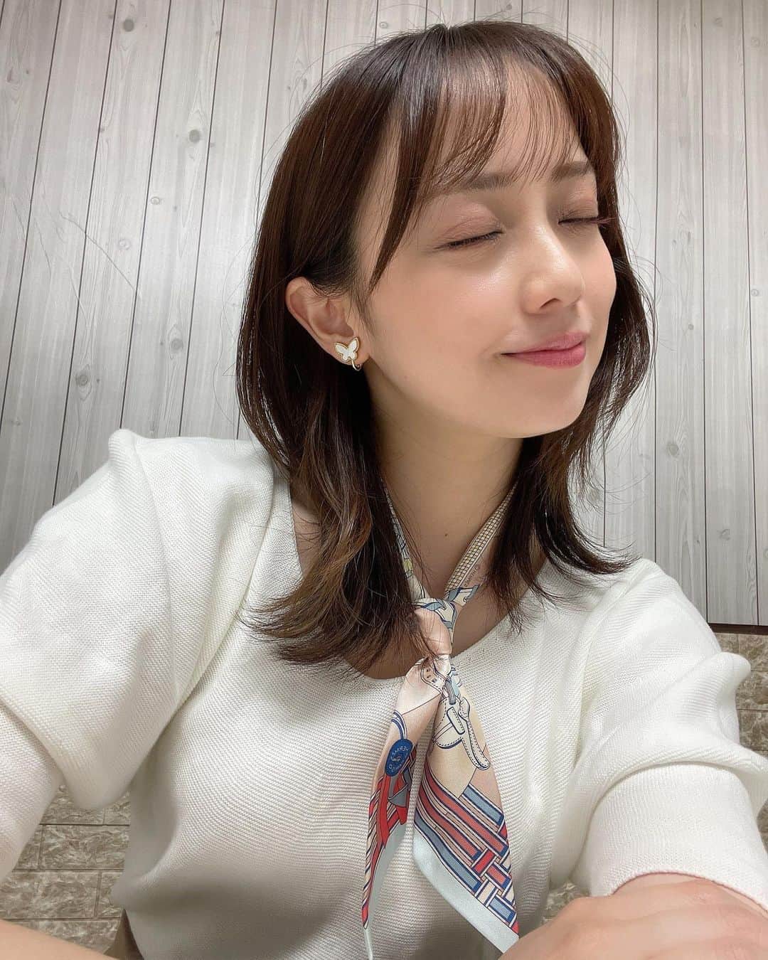 奥仲麻琴さんのインスタグラム写真 - (奥仲麻琴Instagram)「. 髪が長い時がもう懐かしく感じます！ 京都はいま台風で外に出れずにいます 安全が1番です、今日はお家でゆっくりします☺︎」8月15日 15時12分 - okunaka_makoto