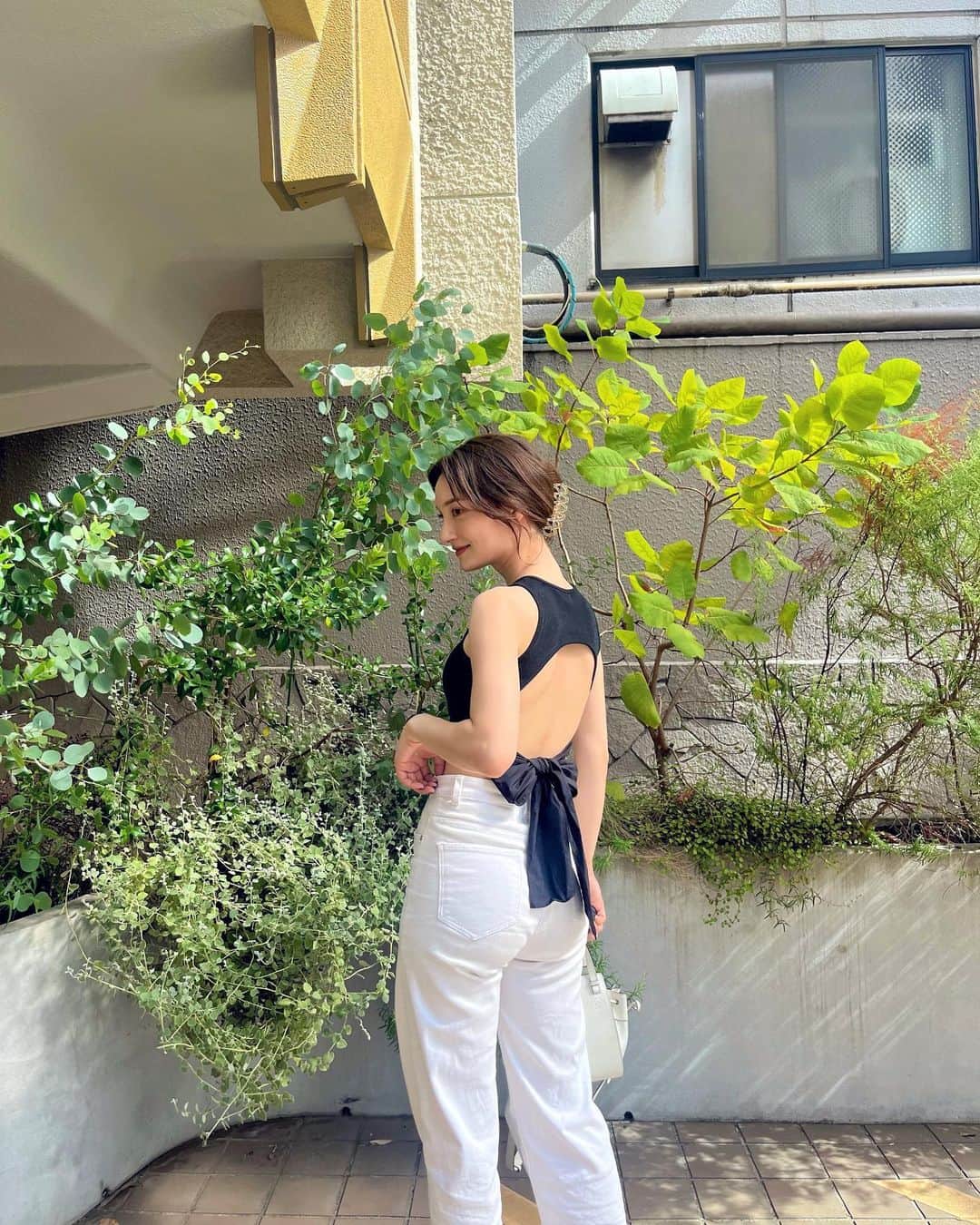 山神アリシアのインスタグラム：「Simple is best 🤍🖤」