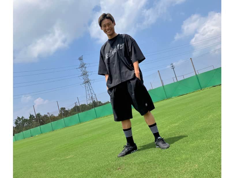 町田也真人さんのインスタグラム写真 - (町田也真人Instagram)「SVOLMEのお洋服👕  いっぱいある中で自分は最近この上下セットを愛用してます👍👍  着心地バッチリ！  みなさんお揃いどうですか？  今日も練習後にSVOLME着てくれてる方やランニングシューズ可愛いって言ってもらえたり☺️☺️  ぜひHP チェックしてみて下さい！  #svolme #svolmeコーデ  #neutralact  #スボルメ #スボルメファミリー #町田也真人」8月15日 15時22分 - yamato.machida