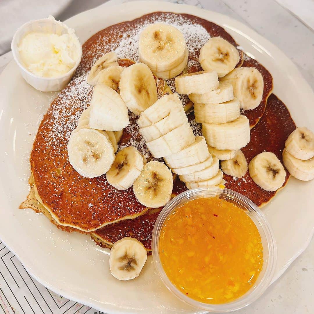 松藤あつこのインスタグラム：「なんと‼️  Hawaiiで一番好きなパンケーキ 「original pancake house」 が、LAにもあった〜😍  と言うか、滞在先の近くで！！ 見つけて、行ってみたら、やっぱり同じだった〜😍  10年以上変わらぬ味にほっこり🤤  変わっていたのは、お値段かなw  私のイチオシGarden omeletteが、vegetable vegan omeletteになってたっけか🤪 でもチーズは入れてくれますよ❤️  若い頃の幸せを子供達にシェア出来るのって幸せよね😝  親のエゴかもしれないけど♡  #pancake #もう一年に一度でいい #オムレツ派 #変わらぬボリューム #値段は変わった #持ち帰る #主婦の感覚 #微妙な気持ち #originalpancakehouse  #大好き #思い出深い」