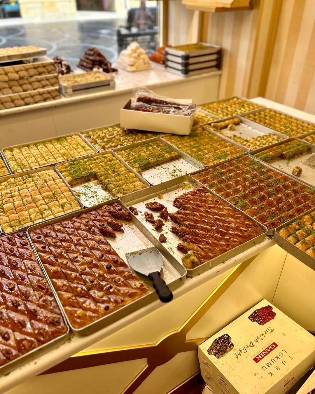 榊原信行さんのインスタグラム写真 (榊原信行Instagram)「アゼルバイジャンでは、真夏でも食事の締めは誰もが必ず温かい紅茶を飲む習慣