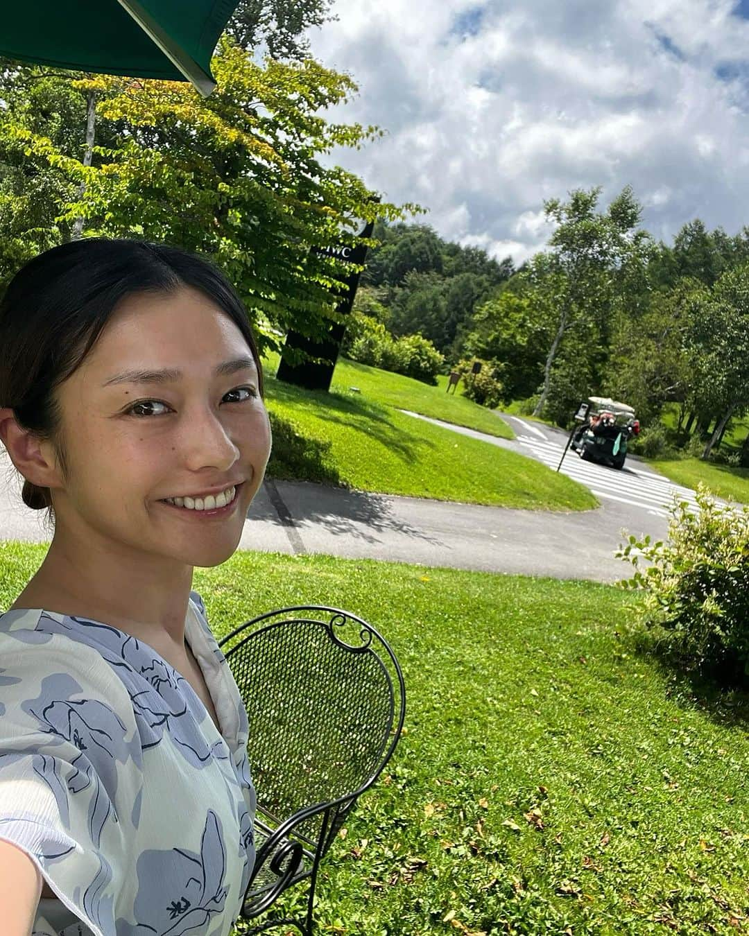 佐河ゆいのインスタグラム：「避暑地、軽井沢ゴルフ⛳️  動画がまったくございません笑笑 気づいた時にはメイクも落としてた😆笑笑  この日は少し肌寒いくらい🌬️ 長いクラブが調子いいと、大好きなアプローチの調子が悪いのなぁぜなぁぜ？？  🔴99   #ゴルフ  #ゴルフ女子  #ゴルフ初心者  #ゴルフ成長記録  #golf  #golfswing  #golflover #ゴルフ練習　#ゴルフ好きな人と繋がりたい　#ゴルフラウンド　#ゴルフ上手くなりたい#golfbabes #golflife #golfstagram #golfing」