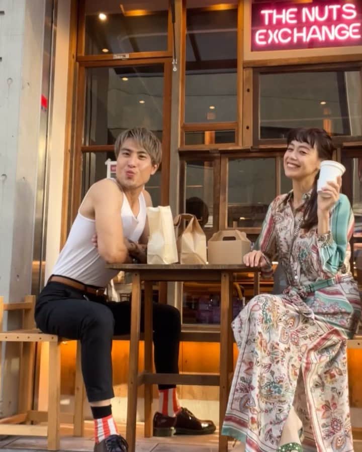 優美のインスタグラム：「- ずーっと気になってて、、 グルテンフリーお休みする日に行ってきた🥜 @the_nuts_exchange   ECC MUFFINとCHEESE MUFFIN 美味しすぎた、、🥹❤️ 私たちハマってしまいそうです。  thanks @waka__danna」