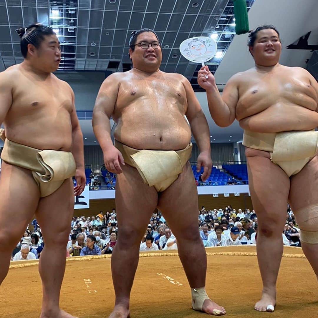 日本相撲協会さんのインスタグラム写真 - (日本相撲協会Instagram)「夏巡業　オフショット  7月29日から8月15日までの、夏巡業オフショットを少しずつご紹介！ 今回は、質問コーナーで撮影した2枚。  @sumokyokai  #sumo #相撲 #巡業 #オフショット #若元春 #錦木 #宇良 #琴ノ若 #お相撲さん #力士 #japan #japanculture」8月15日 16時10分 - sumokyokai