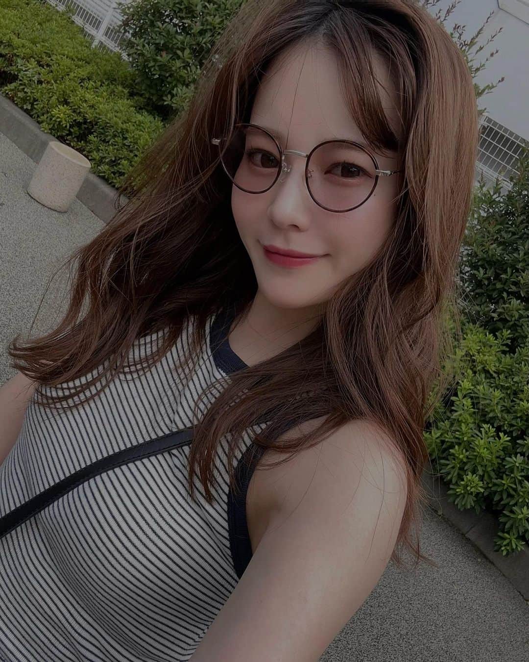 北出ゆいのインスタグラム：「☀️🌱🫢 . . . . . . 今年の夏は日焼け対策ばっちりで 無事終われそう🫶🫶🫶 . . 使ってる日焼け止め @blanchomme.jp  . 化粧下地として使ってて ベタつかないし塗った感なしで嬉しい‼︎ . 化粧崩れも防いでくれるから 年中使える日焼け止めで リピートしてるー☀️」