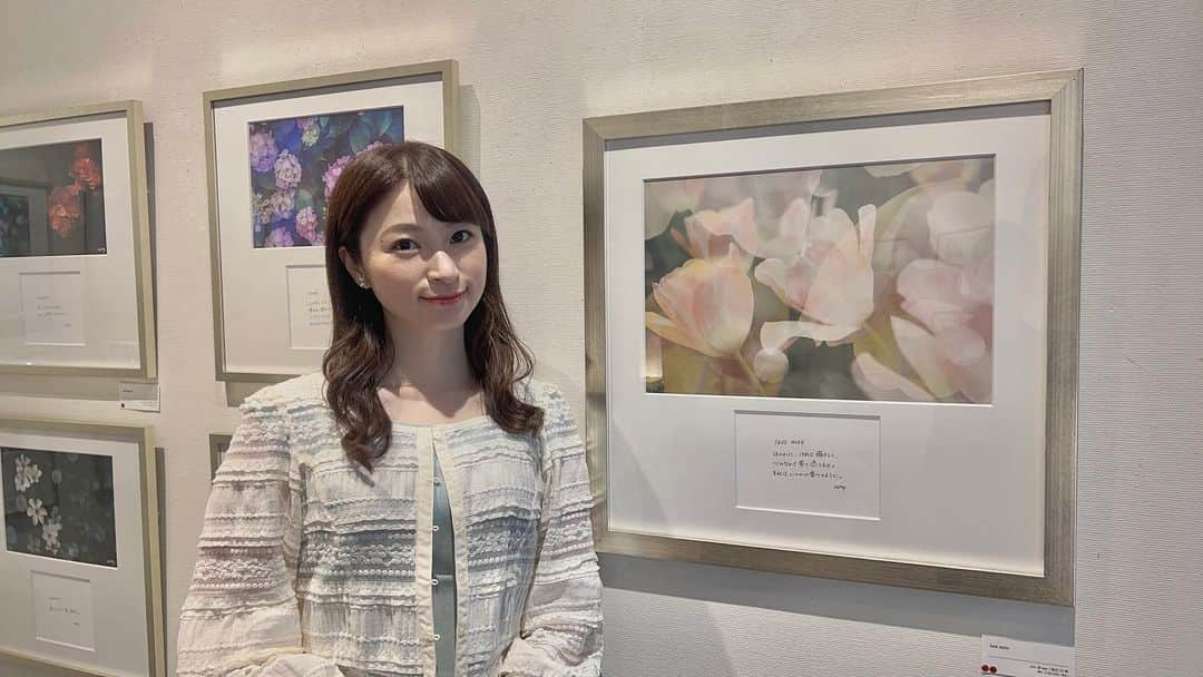 荒井沙織のインスタグラム：「. . 今回の展覧会での、展示の様子です✨ 詩を手書きにして、写真作品とともに額装するという初めての試み。特注の額装で、こういった雰囲気に仕上がりました✨ . 写真作品は #マルマン株式会社 取り扱いの#CansonInfinity デジタルアート紙にプリントされています。 ミュージアムグレードの最高品質です✨ 手書きの詩にもCanson Infinity を使用しています🌱 . 写真の素材は全て #株式会社シグマ #SIGMA の#dp2quattro と#SIGMAfp で撮影しています✨ . . #荒井沙織 #LyricalPhoto  #saory #japan #art #creative  #artphotography #artphoto  #soloexhibition #exhibition  #maruman #cansoninfinity  #SIGMA #dp2Quattro #SIGMAfp」