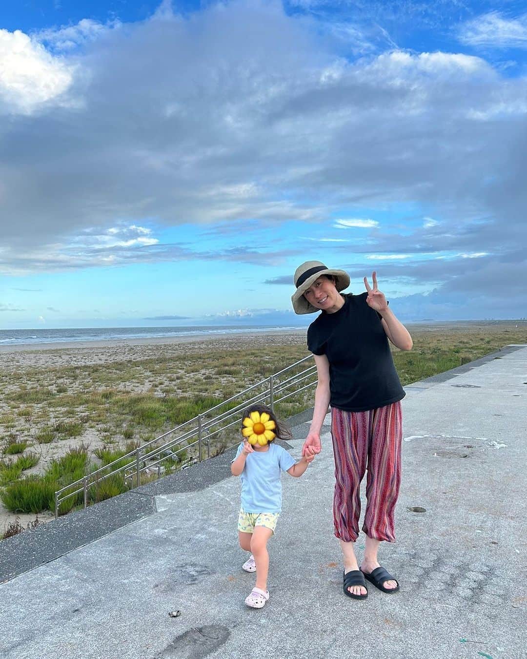 佐藤のぞみのインスタグラム：「夏の思い出☀️🐠✨  海に🏖️夏詣に🎐プールに🏊‍♀️手作りピザパーティー🥳🎉  出来たてピザは最高🍕✨  #夏 #思い出 #時間があっという間に過ぎ去る」