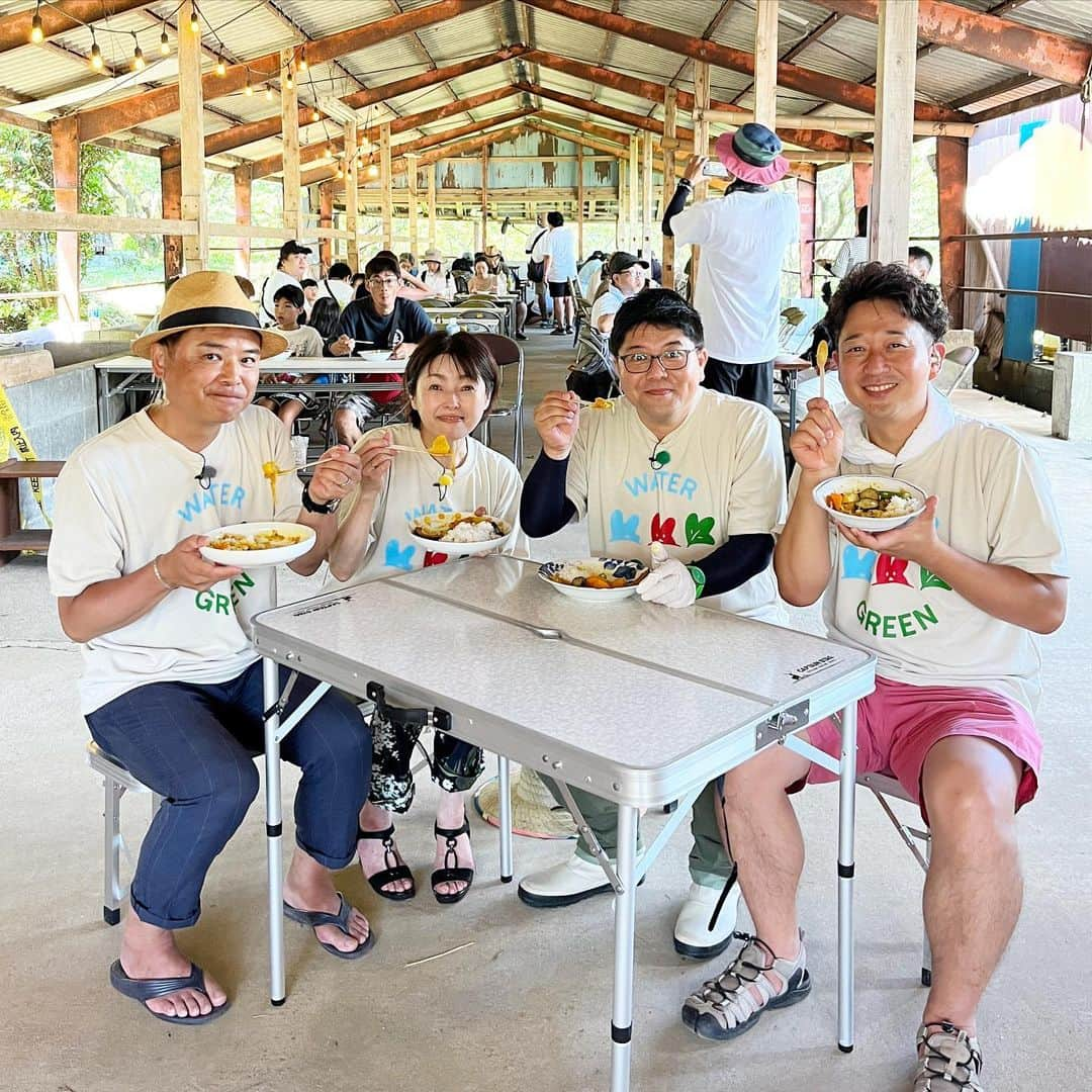 KBCテレビ「アサデス。」さんのインスタグラム写真 - (KBCテレビ「アサデス。」Instagram)「【完食御礼😭】 先週の「水と緑の物語」で、 アサデス。ふぁーむがついに完結しました🍛🥕 基山まで足を運んでくださった皆さま 本当にありがとうございました😭  えりなちゃんのカレー道はまだまだ続くのか...！？」8月15日 16時48分 - asadesu_kbc