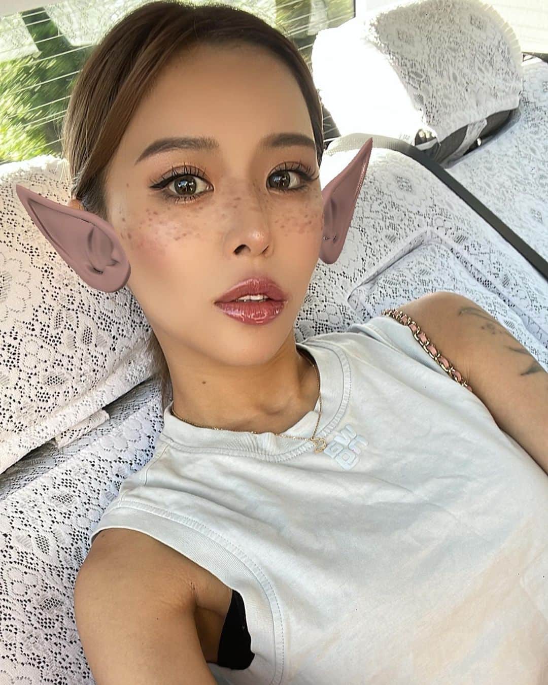 中村香夏のインスタグラム：「. YAG BEAUTY CLINIC 渋谷院へ行ってきたよ✨  シミが気になっていたからレーザートーニングをしてきた！痛みはあまりなくて、何回か施術すると消えていくみたい♪楽しみだなぁ😊  これから経過載せていくね✏️  そして私のインスタ見て来てくれた子は  yag レーザートーニング＋パック 通常価格¥9,000＋taxが ご新規様¥2,980+tax  になるみたいだから悩んでる子居たらおすすめだよう🐣 . #YAGBEAUTY #レーザートーニング #rrrマスクパック」