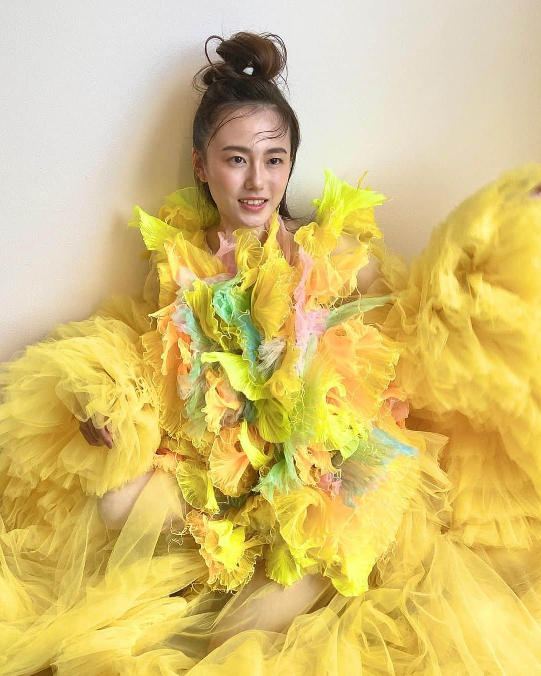 ARAKI SHIROさんのインスタグラム写真 - (ARAKI SHIROInstagram)「-behind the shoot- @manami_nagao with the yellow details /inspired by sea slug.🐠🪸🦠 location @fildor_akeno   #ARAKISHIRO #emergingdesigner #upnextdesigner #dazedanddiscovered  #alwaysupportalent  #yellowdress #アラキシロウ」8月15日 16時53分 - arakishiro