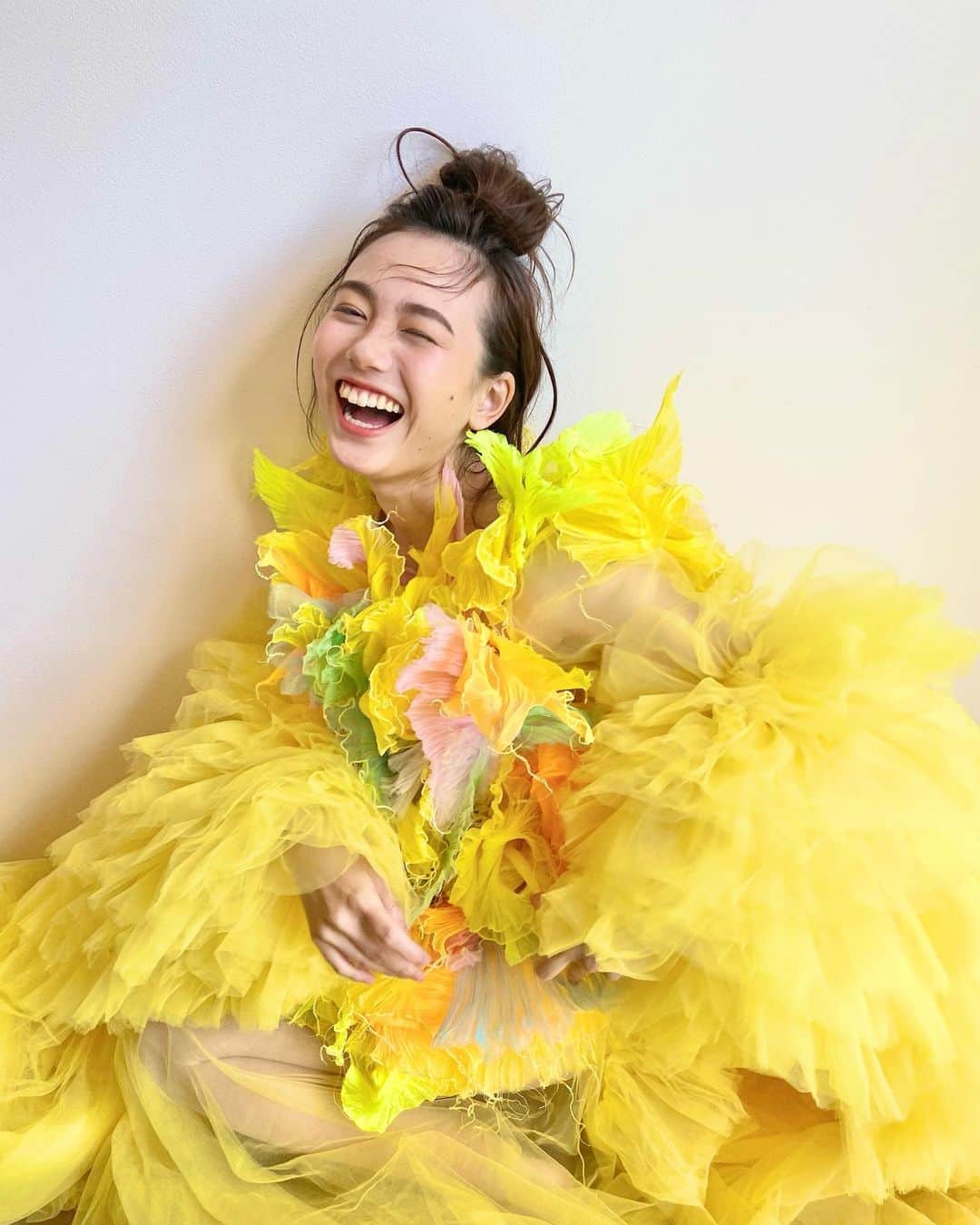 ARAKI SHIROのインスタグラム：「-behind the shoot- @manami_nagao with the yellow details /inspired by sea slug.🐠🪸🦠 location @fildor_akeno   #ARAKISHIRO #emergingdesigner #upnextdesigner #dazedanddiscovered  #alwaysupportalent  #yellowdress #アラキシロウ」