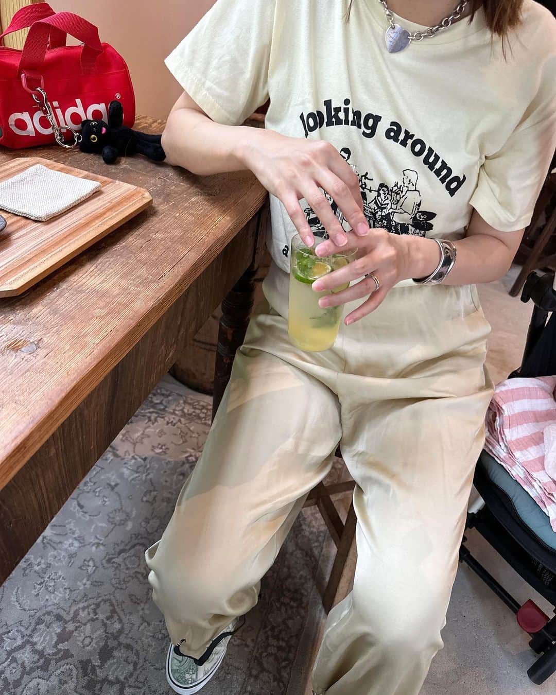 青木美緒のインスタグラム：「お盆休み🍮🍮🧈🥞  . 娘のむちむちしてきた太ももを触るのが最近の癒し💤🥹🐰 #nugu #生後1ヶ月」