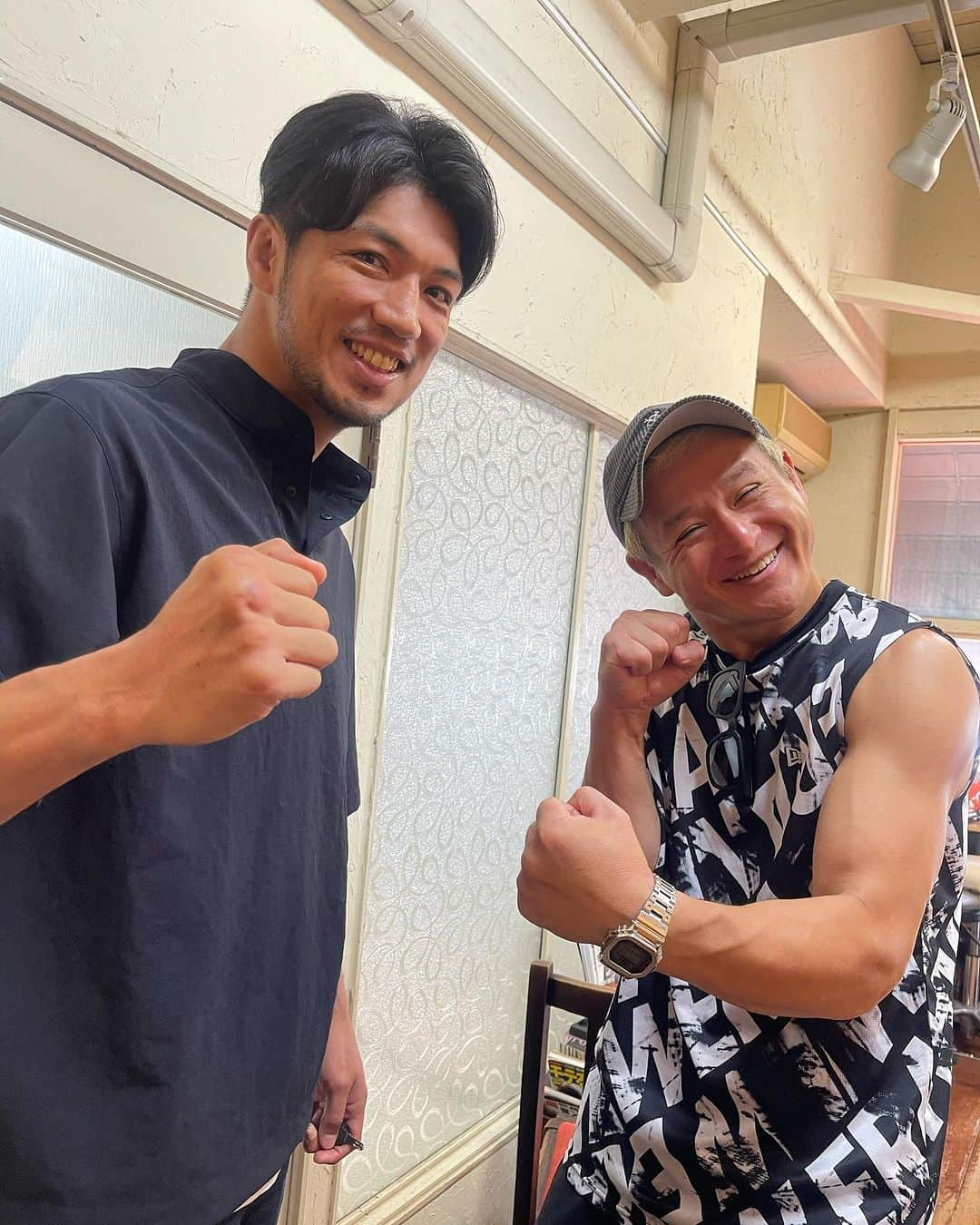 杉本知香さんのインスタグラム写真 - (杉本知香Instagram)「2度目まして！の村田さんと福ちゃん😆 強すぎる漢。💪🥊 福ちゃん、8.31-9.2 ラスベガスでの ブラジリアン柔術ワールドマスター出場‼︎  #中目黒美容室 #村田諒太 🥊 #ロンドンオリンピックミドル級金メダリスト 元#WBA世界ミドル級スーパー王者 #ガリットチュウ福島 #ガリットチュウ #ブラジリアン柔術 #ワールドマスター #ラスベガス」8月15日 17時12分 - sugimotoc