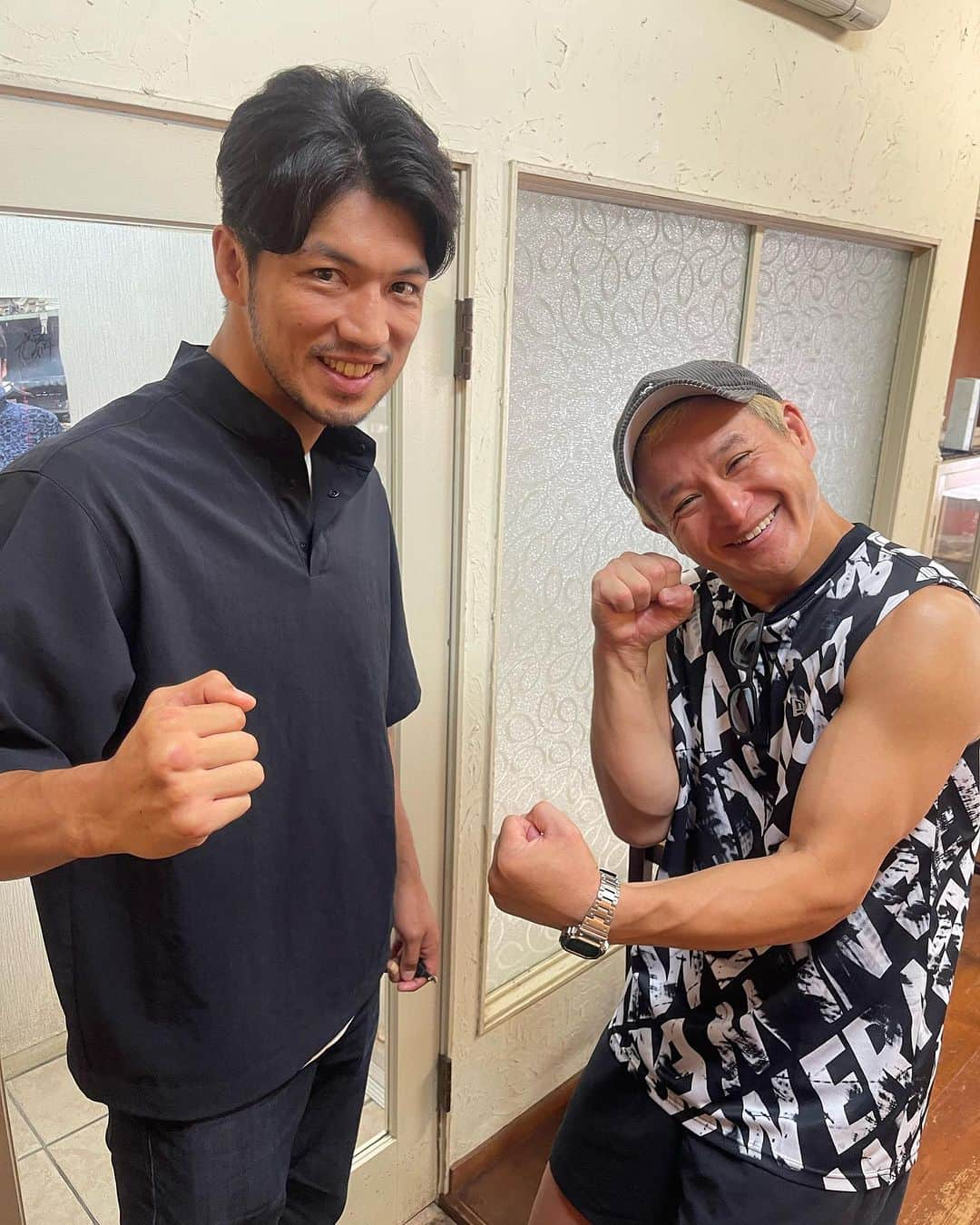 杉本知香さんのインスタグラム写真 - (杉本知香Instagram)「2度目まして！の村田さんと福ちゃん😆 強すぎる漢。💪🥊 福ちゃん、8.31-9.2 ラスベガスでの ブラジリアン柔術ワールドマスター出場‼︎  #中目黒美容室 #村田諒太 🥊 #ロンドンオリンピックミドル級金メダリスト 元#WBA世界ミドル級スーパー王者 #ガリットチュウ福島 #ガリットチュウ #ブラジリアン柔術 #ワールドマスター #ラスベガス」8月15日 17時12分 - sugimotoc