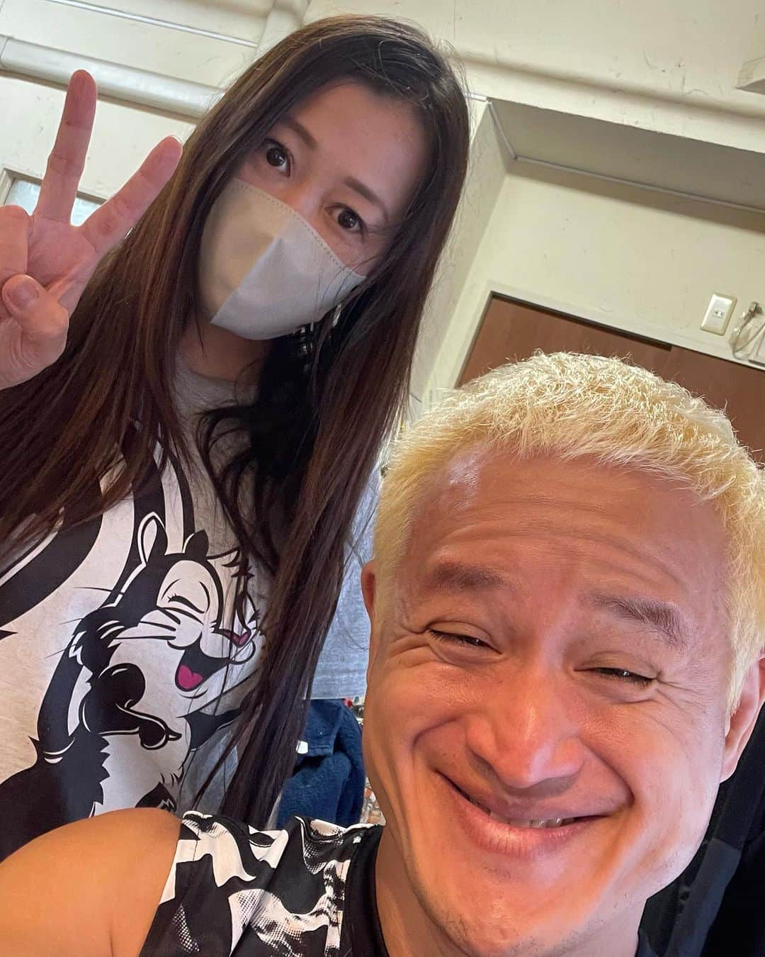 杉本知香さんのインスタグラム写真 - (杉本知香Instagram)「2度目まして！の村田さんと福ちゃん😆 強すぎる漢。💪🥊 福ちゃん、8.31-9.2 ラスベガスでの ブラジリアン柔術ワールドマスター出場‼︎  #中目黒美容室 #村田諒太 🥊 #ロンドンオリンピックミドル級金メダリスト 元#WBA世界ミドル級スーパー王者 #ガリットチュウ福島 #ガリットチュウ #ブラジリアン柔術 #ワールドマスター #ラスベガス」8月15日 17時12分 - sugimotoc