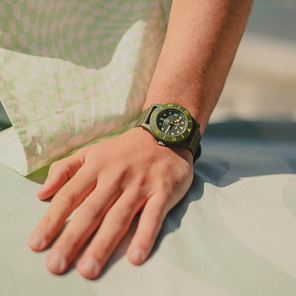 のインスタグラム：「Make a difference with us! With every Ocean SUB Turtle you purchase, we donate 7€ (approx $7) to Local Ocean Conservation, a non-profit dedicated to safeguarding Kenya's marine environment, especially its precious sea turtles. 🐢🌊 Local Ocean Conservation's impactful initiatives include Watamu Turtle Watch, started by locals in 1997 to protect nesting sea turtles. Now, it's part of their broader efforts in ocean conservation, including Diani Turtle Watch, bycatch release, beach profiling, and a specialized Rehabilitation Centre for sick and injured sea turtles.」