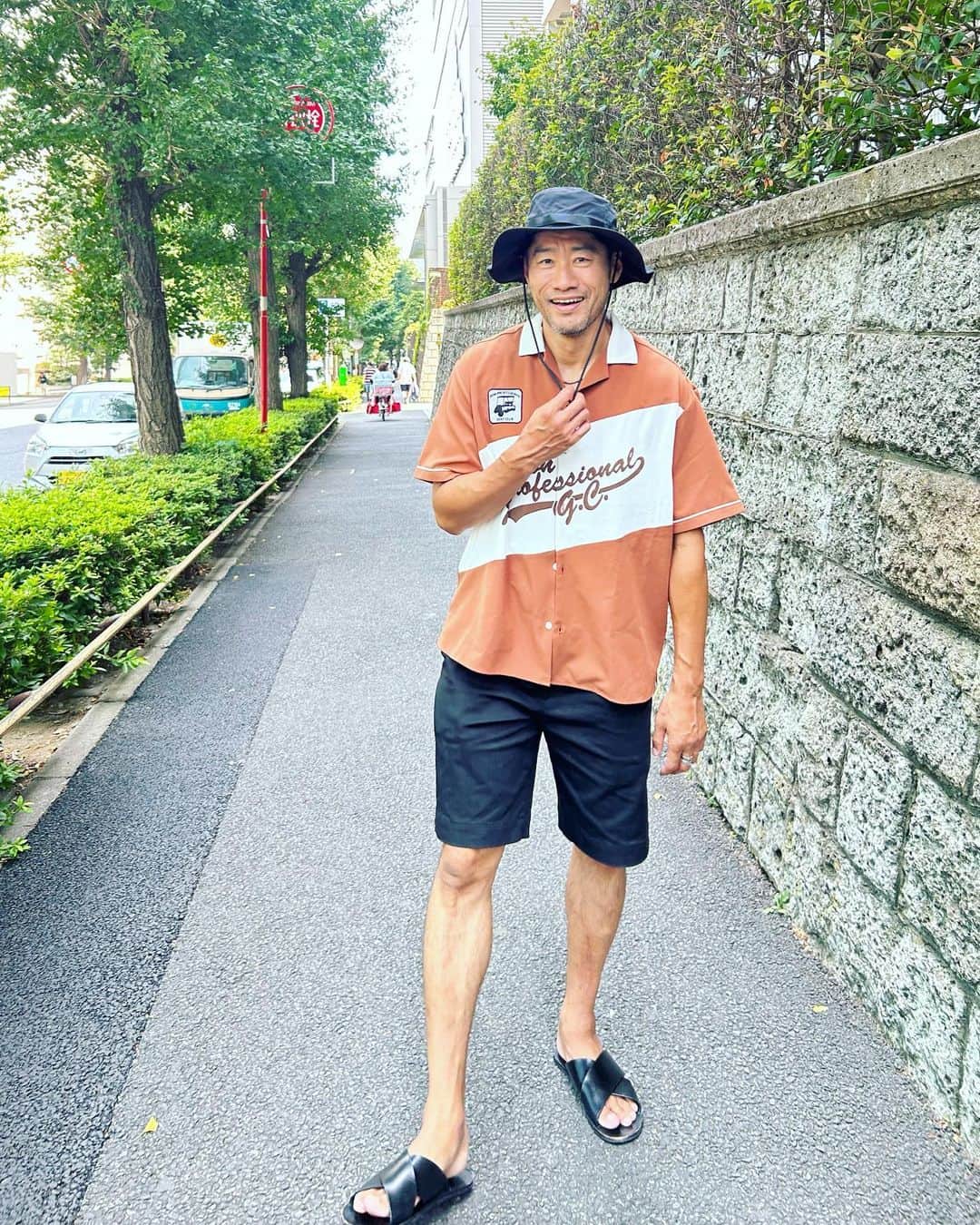 平山祐介のインスタグラム：「@non_professional_gc ⛳️ ノンプロのボーリングシャツ ゴルフによし 街にもよしの スグレモノなのだす。 #nonprofessionalgolfclub #nonprofessionalgc #nonpro #golf #bowling #ノンプロ #平山祐介 #yusukehirayama」