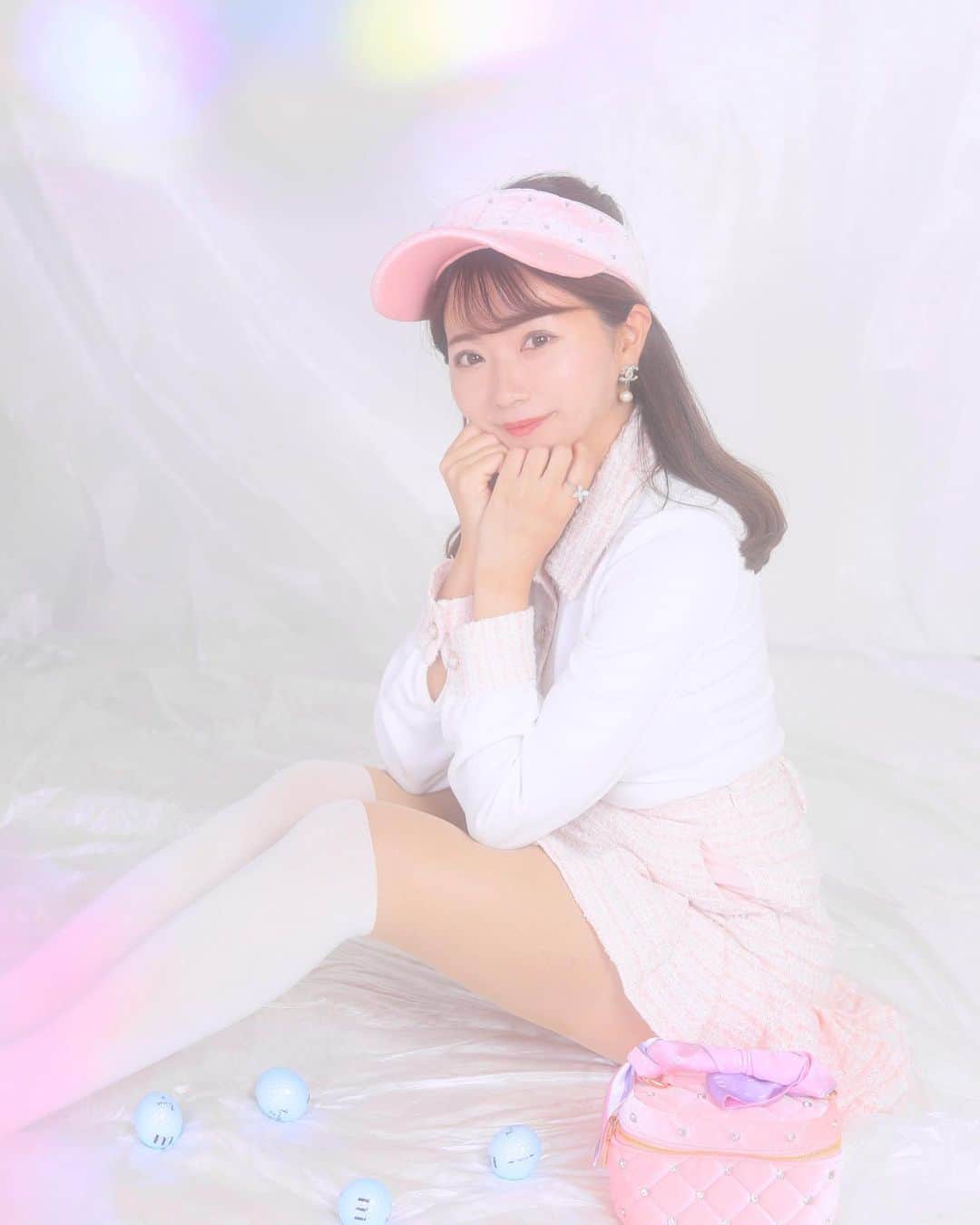 のインスタグラム：「撮影画像📷♡  プレスを任せてもらってる @minuere_golf  の撮影がありました🩷 まだ全部見れてないんだけど かわいいウェアに小物に📷さんのおかげで ふわふわかわいい素敵な写真ばかり🙈🩷  何枚目、推し？🥺  違うコーデも撮ったので また載せまーす🩷🩷  @marika__sato  素敵な機会を ありがとうございます🩷  また嬉しい報告もできそう🩷」