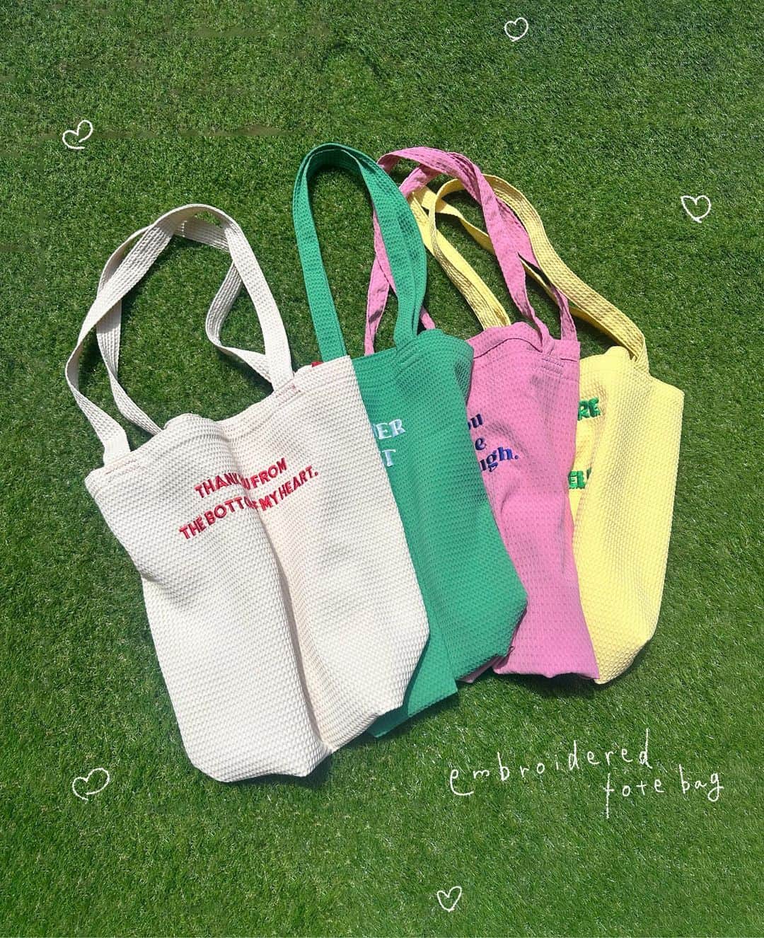 スピンズのインスタグラム：「\ Nem item / ︎✿刺しゅうトートバッグ/ワッフル生地 ￥2,189 tax in ⁡ ワッフル加工とカラフルなロゴが かわいいトートバッグ🌷🌿‬ ⁡ 丈夫で大収納🙆‍♀️ どんなコーディネートにも 合わせやすいのも魅力的🎶 ⁡ ⁡ 今回ご紹介したアイテムは 全国の𝗦𝗣𝗜𝗡𝗡𝗦店舗 𝗼𝗿 𝗦𝗣𝗜𝗡𝗡𝗦 𝗪𝗘𝗕 𝗦𝗧𝗢𝗥𝗘 にて購入できるので是非チェックしてね✍🏻✨ ⁡ #𝗦𝗣𝗜𝗡𝗡𝗦 #スピンズ #𝗼𝗼𝘁𝗱 #スタッフスナップ #𝗦𝗣𝗜𝗡𝗡𝗦スタッフ #プチプラコーデ #きょコ #夏コーデ #トートバッグ #トートバッグコーデ #通学バッグ」