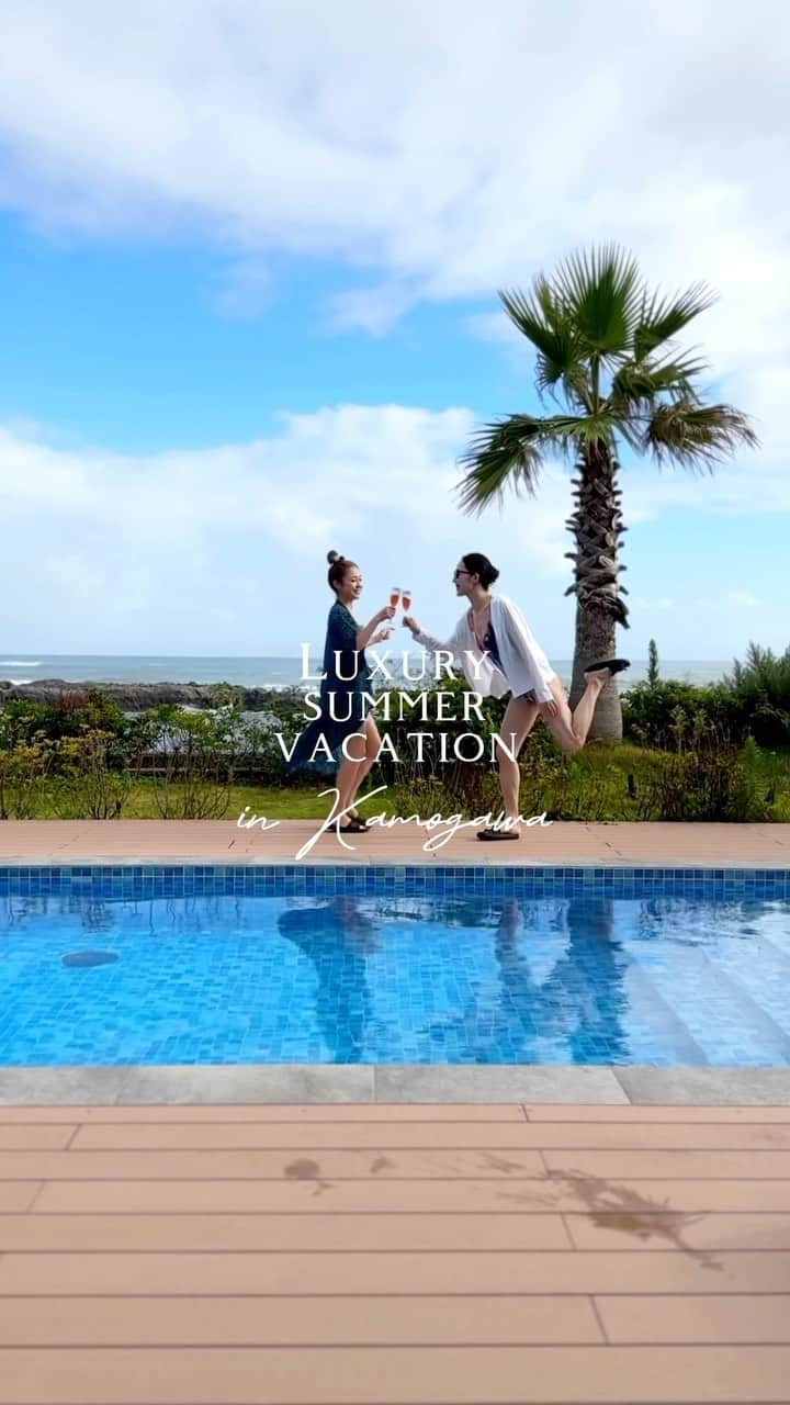 七野李冴のインスタグラム：「Luxury summer vacation🥂✨ ストーリーでもリアクションが多かった @marinetopia__resort @grande_marinetopia 控えめに言って最高だよ😎🌴🌈 めちゃくちゃオススメだから夏休みまだ楽しみたい人はぜひ！！！  #マリンピアリゾート #藍水 #villa #ヴィラ #鴨川 #千葉鴨川 #プライベートヴィラ #プライベートプール #プライベートプール付きヴィラ #夏休み #privatepoolvilla #chiba #japantravel #risastriphotel」