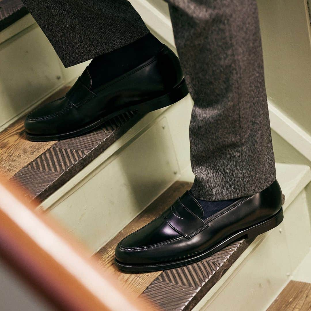 クロケット&ジョーンズさんのインスタグラム写真 - (クロケット&ジョーンズInstagram)「Without fail, year in year out, loafers feature in our best-seller lists, but that wasn’t always the case. Boston is always a firm favourite. Another Crockett & Jones staple with one hand firmly holding onto iconic status.  . #crockettandjones #madetobeworn」8月15日 23時30分 - crockettandjones_official