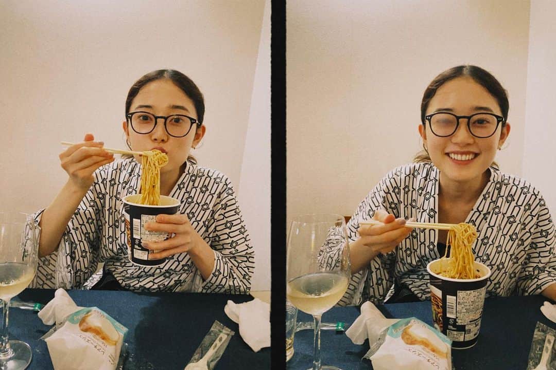 椎名美月さんのインスタグラム写真 - (椎名美月Instagram)「🍷🍜🍩🍨🍰🥩  #スタミナラーメン にシュークリーム…w」8月15日 18時09分 - mitsuki__shiina