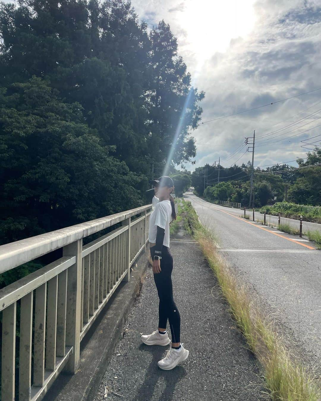 坪井ミサトさんのインスタグラム写真 - (坪井ミサトInstagram)「夏の思い出☀️🍉🎐 泊まった宿の浴衣だけど 可愛かったからのせちゃう😗  田舎でゆっくり過ごして エネルギーチャージ。  旅行先では朝runするのがお決まり🏃‍♀️ 新しい景色に出会えたり 走らないと感じれないものがあるんだよね😊  動画最後まで見たら いいことあるかも🤫笑  #夏休み #田舎へ行こう #自然 #エネルギーチャージ #run #running #healthy #nature #パワーチャージ #workout #夏 #summer」8月15日 18時04分 - misato1030