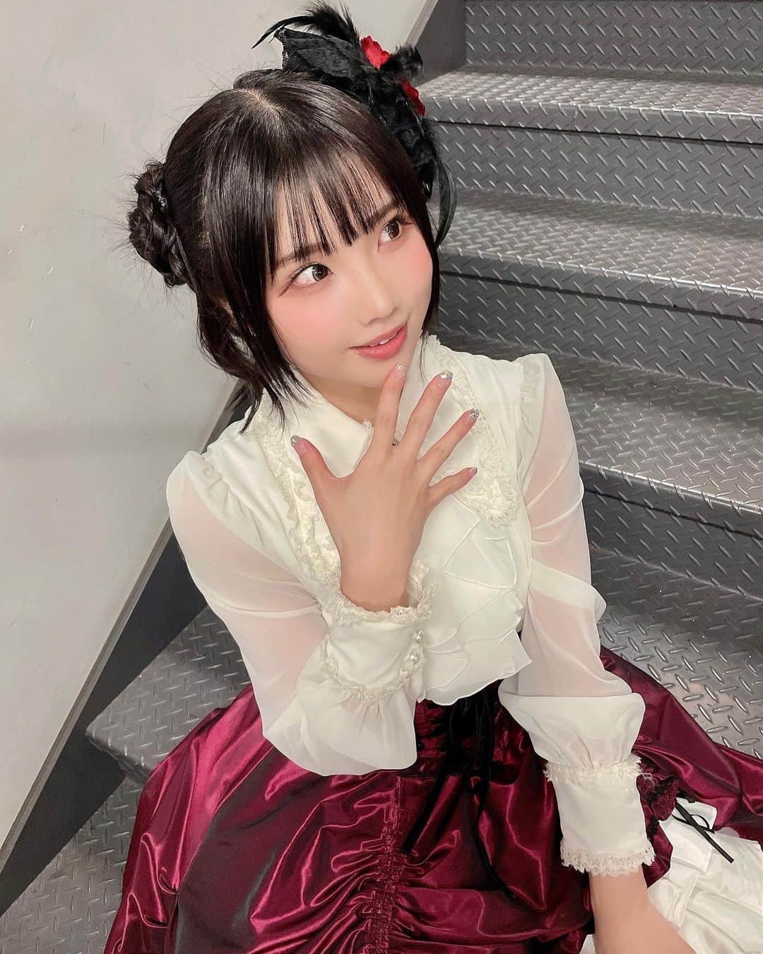 北川愛乃さんのインスタグラム写真 - (北川愛乃Instagram)「.  この衣装着て パフォーマンスしてみたかったから うれしい☆･ﾟ:*🌹 緊張したけど楽しかったなぁ🤍🤍🤍  私は残り8月27日(日)の東京公演のみ‼︎ はやいなぁ😳 東京公演もお待ちしてますねっ💓  #SKE48SUMMERTour2023  #zeppnamba さん #大阪公演  #凱旋公演 #嬉しい #ske48 #idol  #なんて銀河は明るいのだろう」8月15日 18時05分 - kitagawayoshino