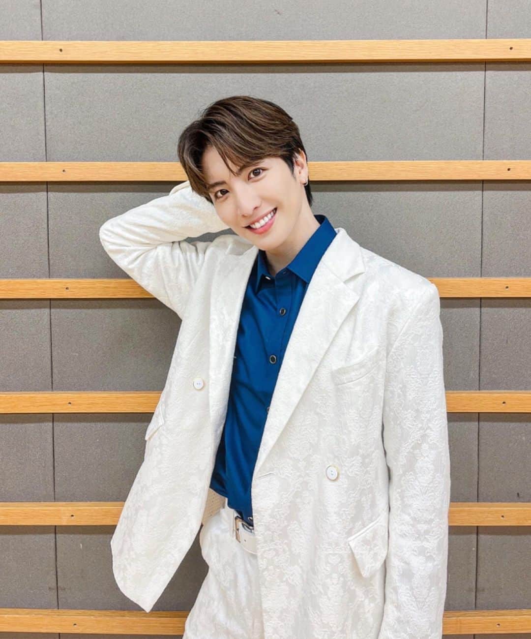 松岡卓弥のインスタグラム：「MATSURI衣装！✨ 俺は上下、白の衣装です🤍 8月21日のぽかぽかでフェスの様子が放送されるそうです✨🥹 少しでも多く映ってますように🥺✨✨✨  そして9月からは改めてぽかぽかで 密着特集して放送していただきます😊🎉 さらに！イオンモールや商業施設を9月から全国的に周ります🥳  ぜひみんな会いにきてね🤩🎤  #秋元康さん#プロデュース#昭和歌謡#平成ポップス#白スーツ#matsuri#show_wa#ぽかぽか#イオンモール#会いにきてね」
