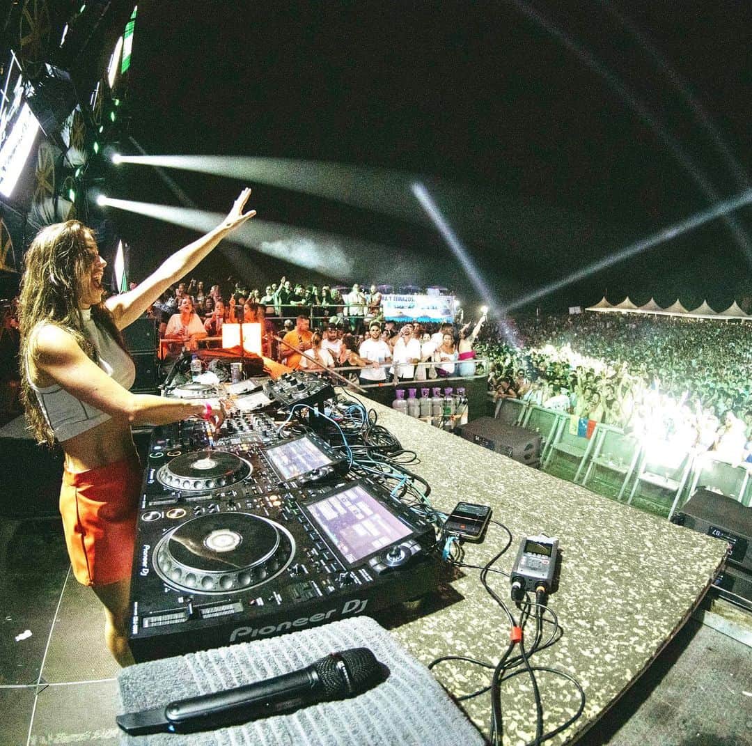JUICY Mさんのインスタグラム写真 - (JUICY MInstagram)「What a Magical Night!! Thank You Tenerife ❤️🙌 still buzzing from my mainstage set @sunblast_festival Undoubtedly one of the best venues l've ever played, such an  amazing production and atmosphere. Can't wait to be back next year ❤️🙌」8月15日 18時14分 - djjuicym